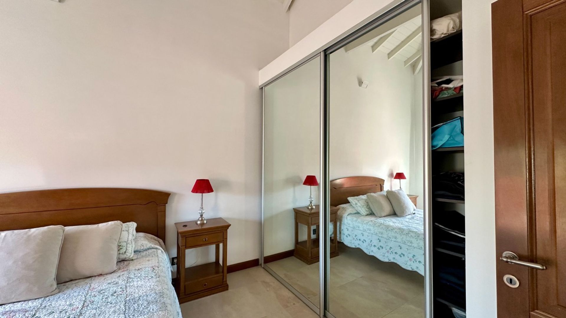 Venta Casa De 7 Amb. Con Cochera En San Isidro