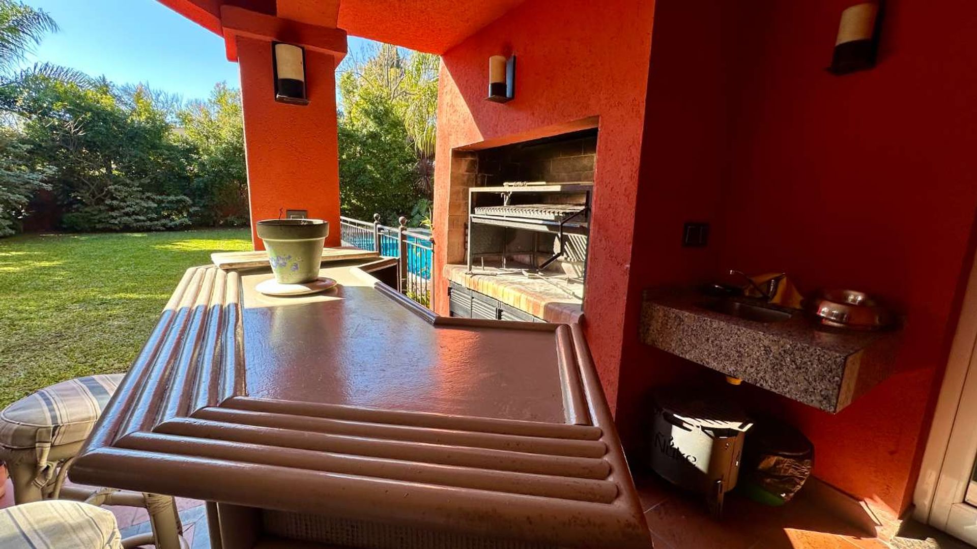 Venta Casa De 7 Amb. Con Cochera En San Isidro