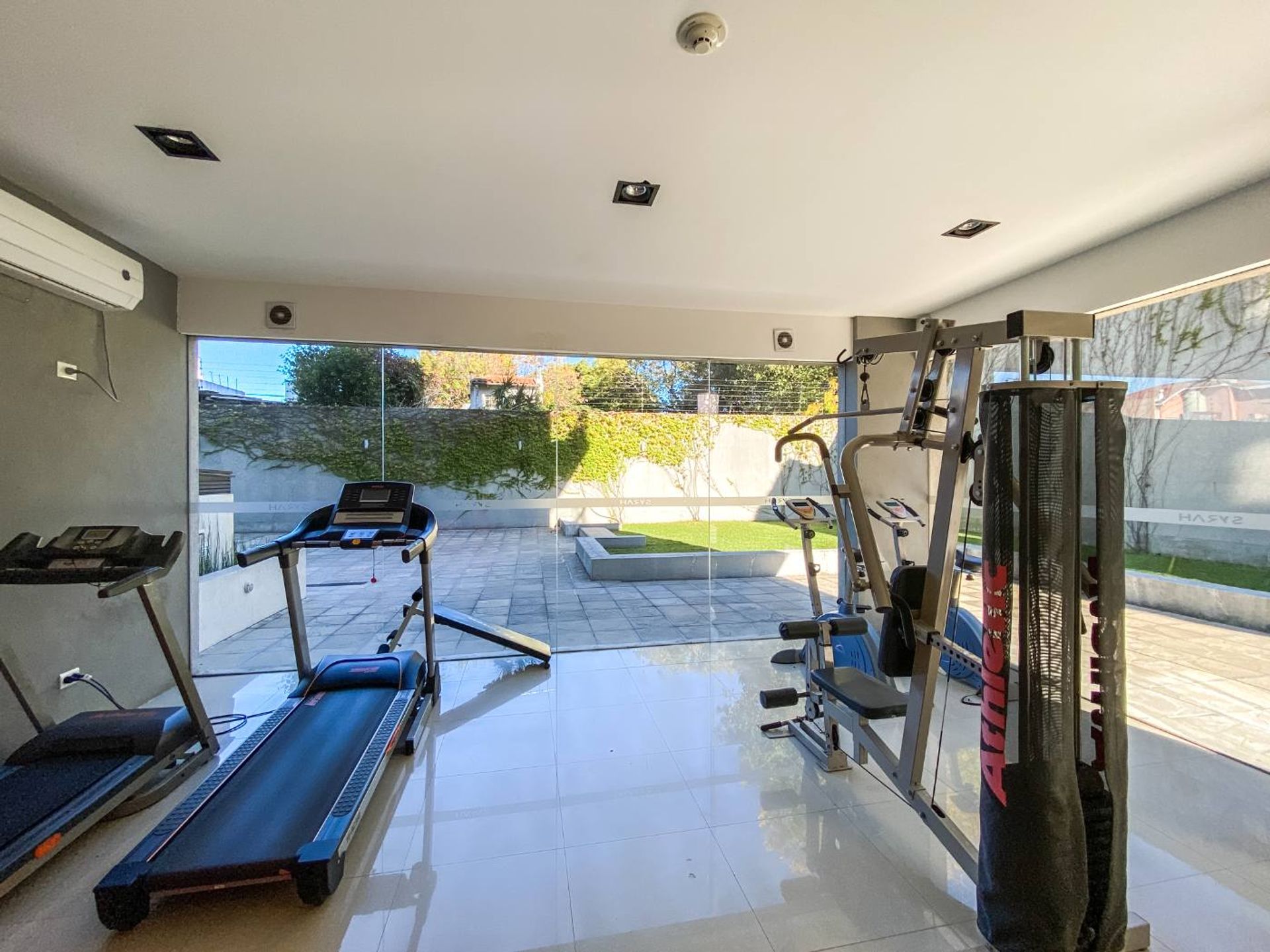 Dos Ambientes Venta Beccar Piso Alto! Cochera
