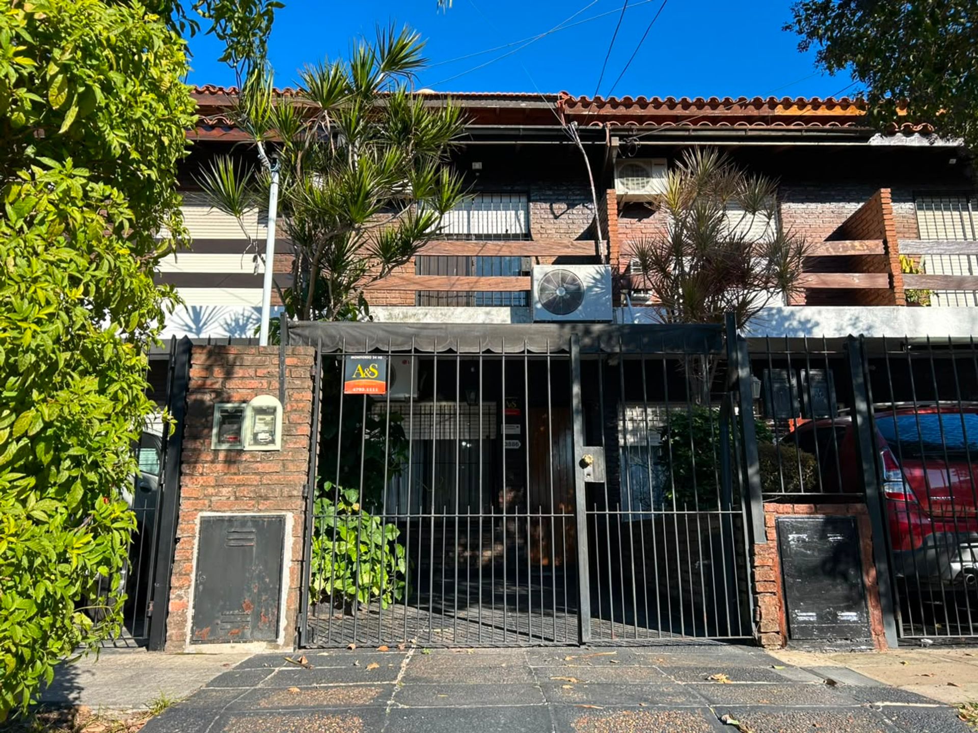 Triplex con patio, piscina, Apto Crédito