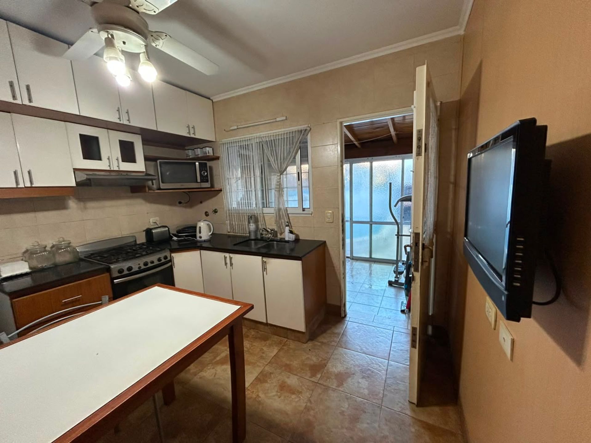 Triplex con patio, piscina, Apto Crédito
