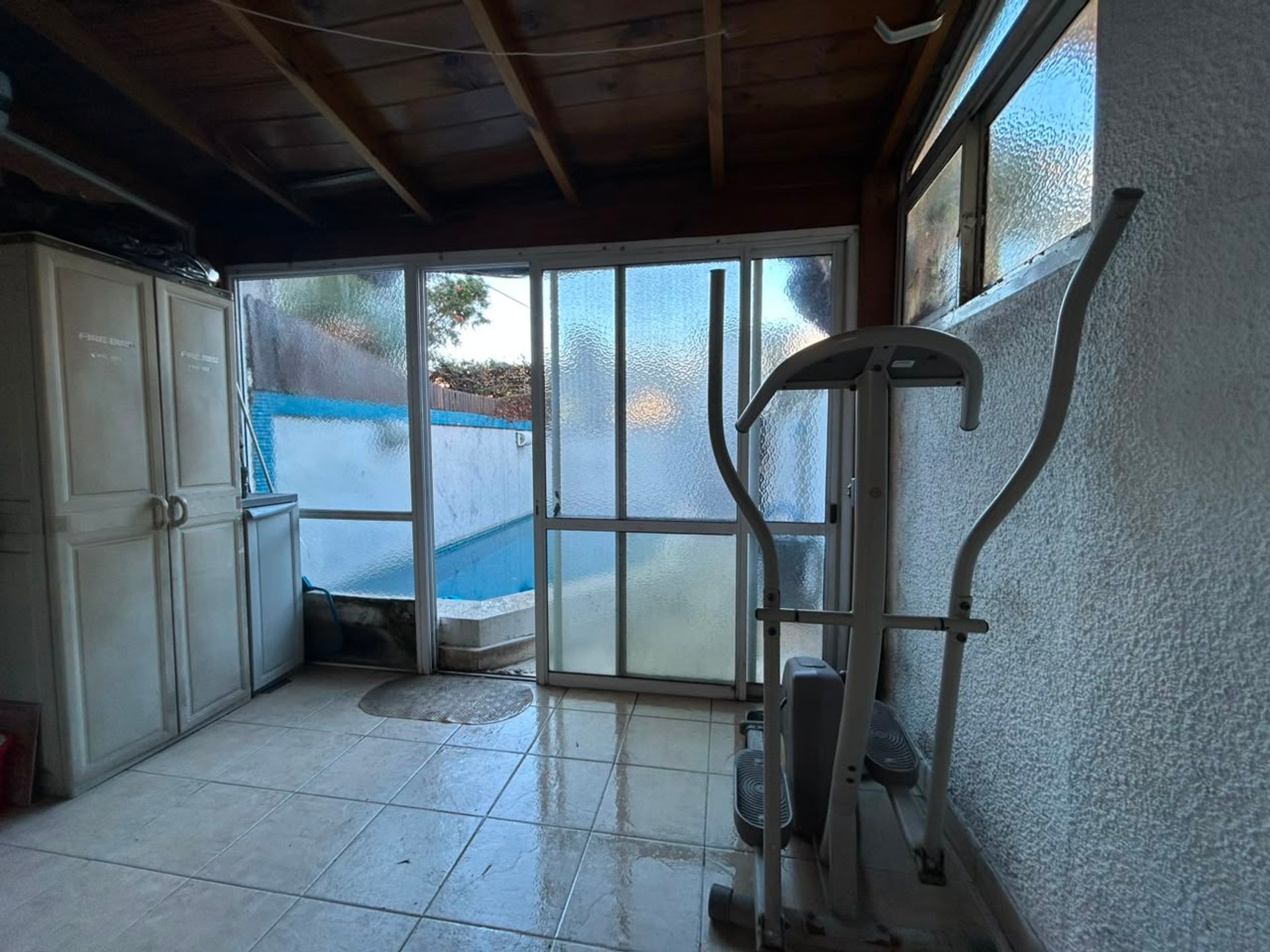 Triplex con patio, piscina, Apto Crédito