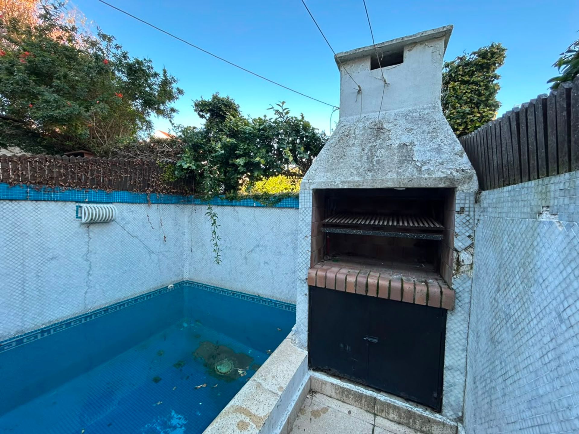 Triplex con patio, piscina, Apto Crédito