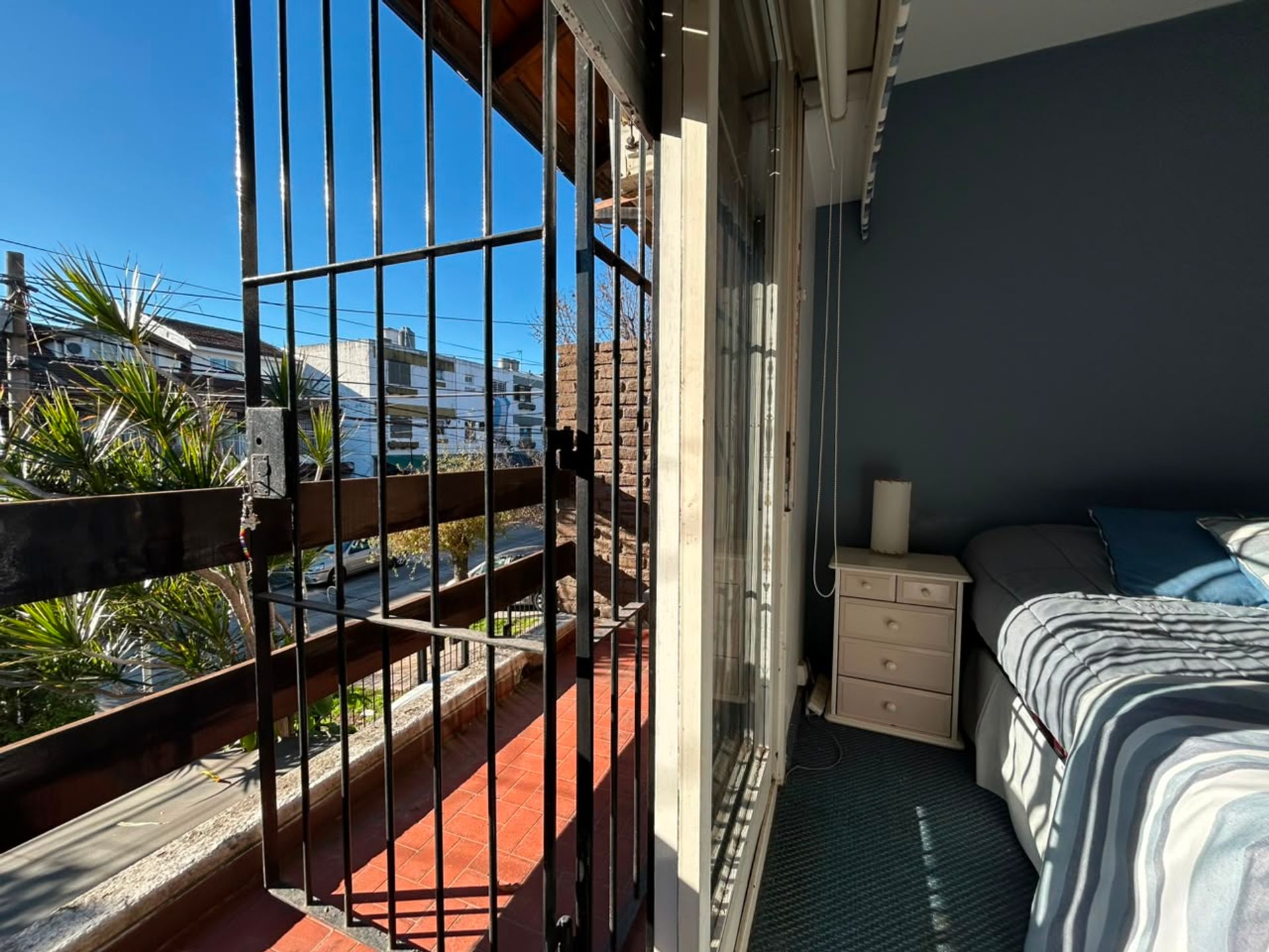 Triplex con patio, piscina, Apto Crédito