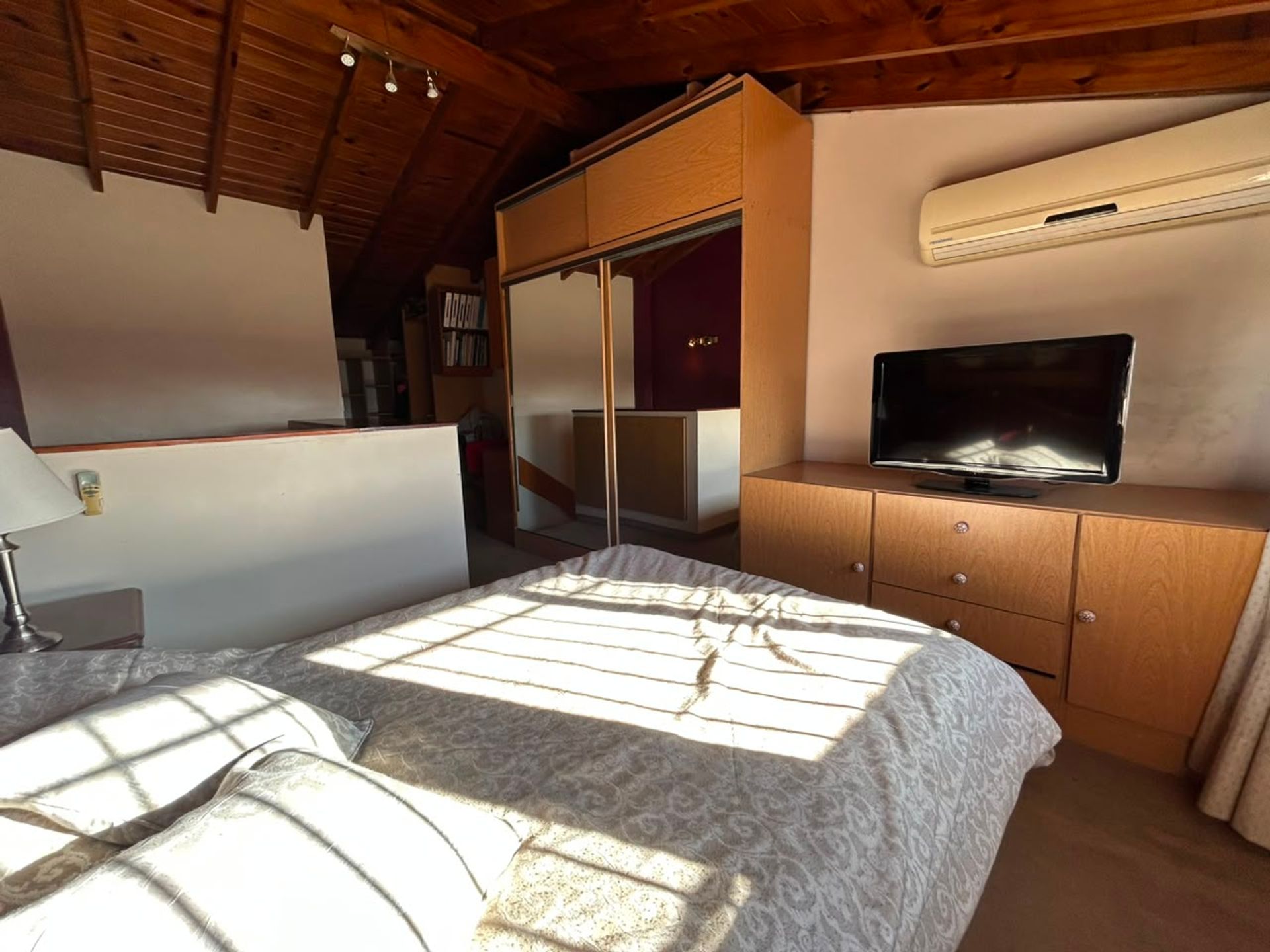 Triplex con patio, piscina, Apto Crédito