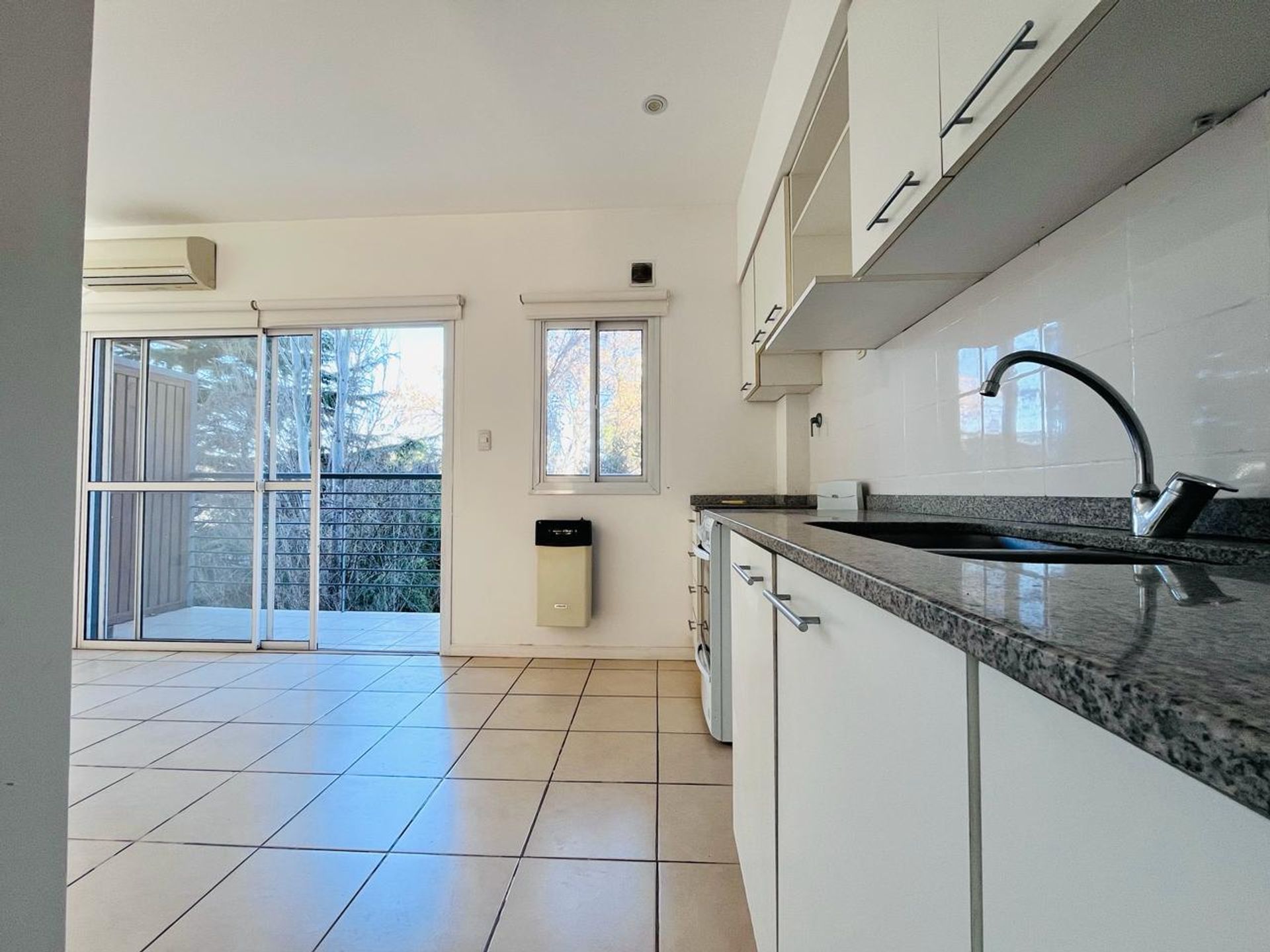 Venta Depto 2 Amb cochera + Balcon Victoria