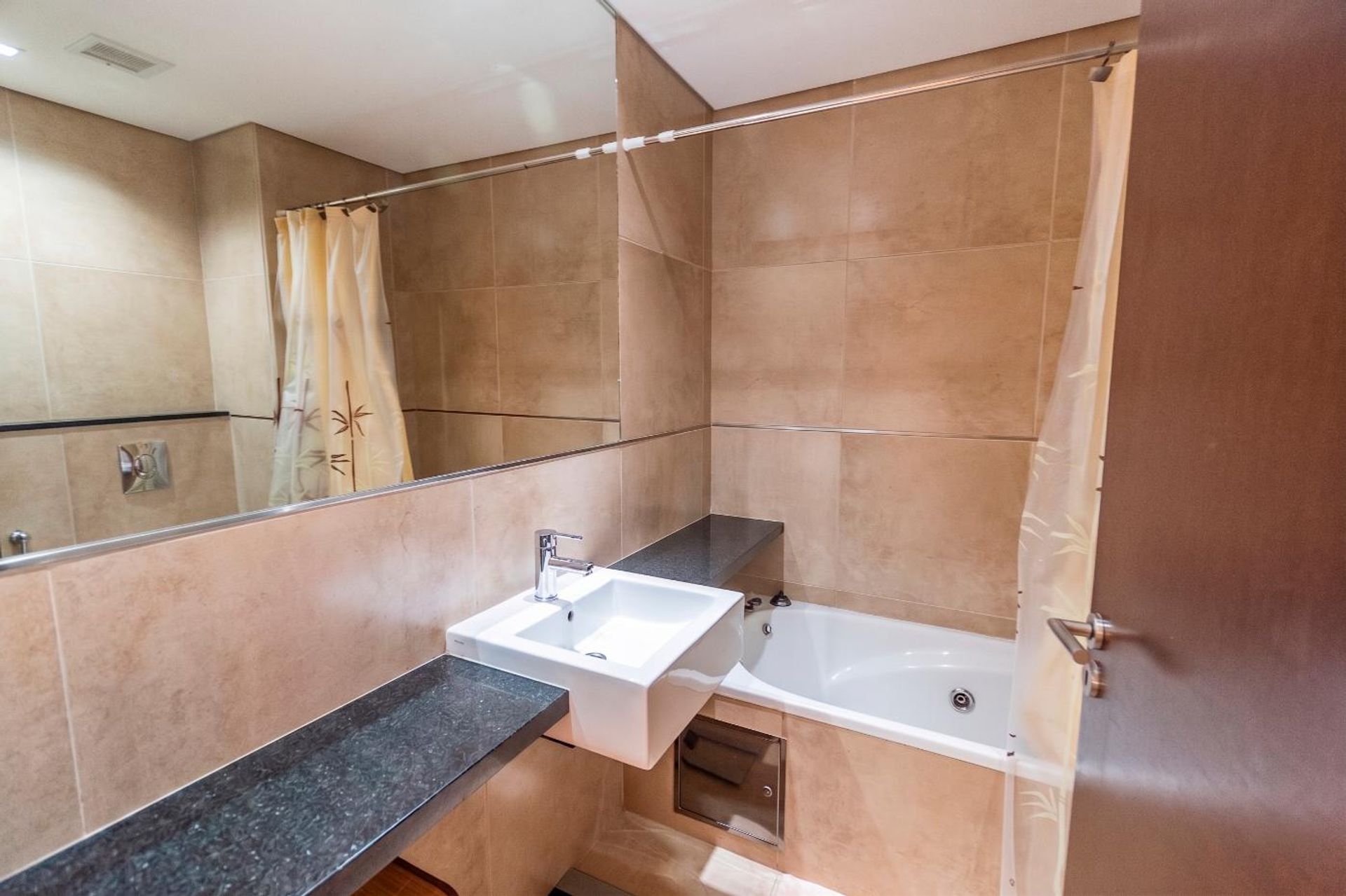 Departamento 3 Ambientes Venta La Lucila Cochera
