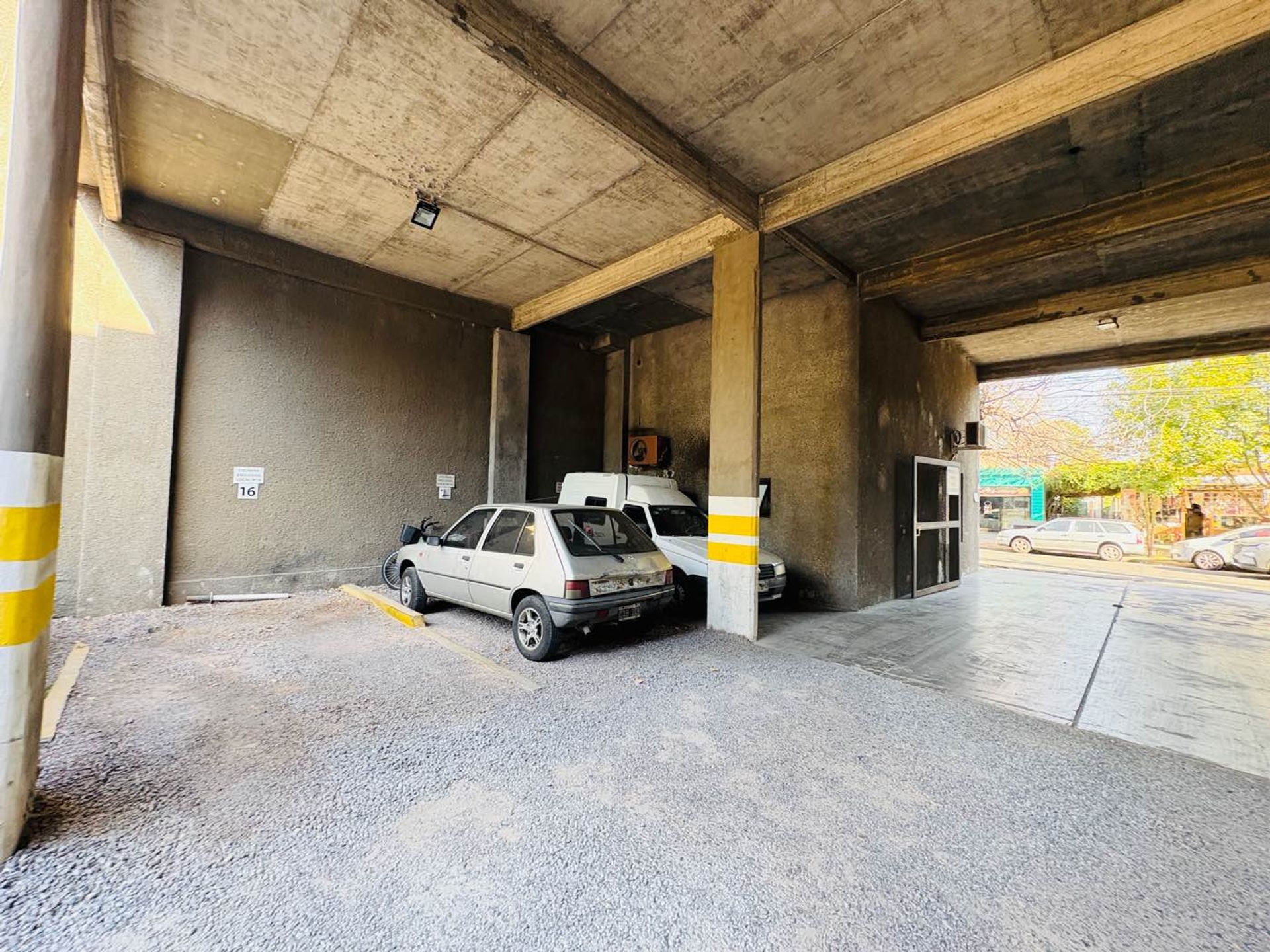 Alquiler Local Comercial Con Cochera
