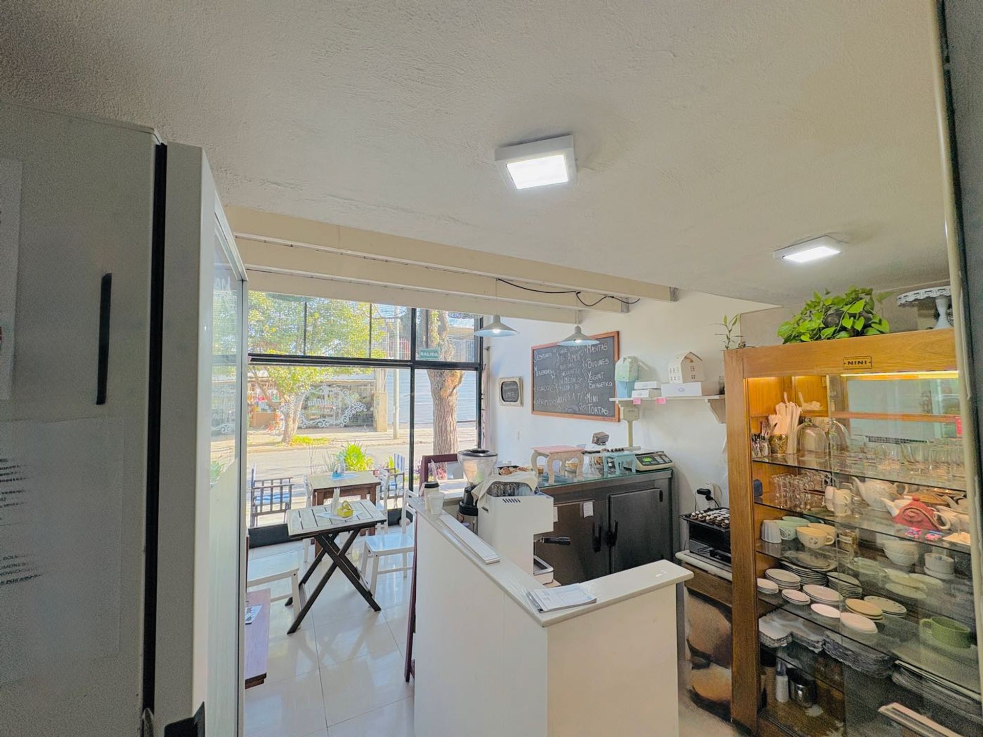 Alquiler Local Comercial Con Cochera