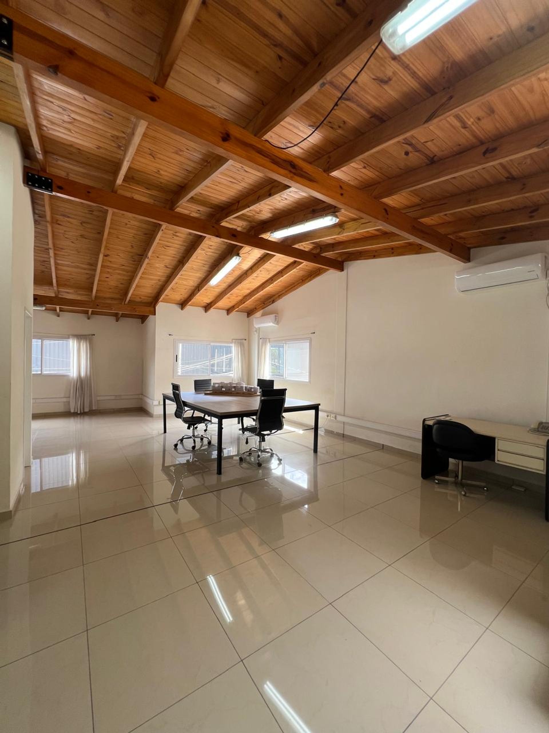 Alquiler Oficinas Impecables Y Luminosas Martinez