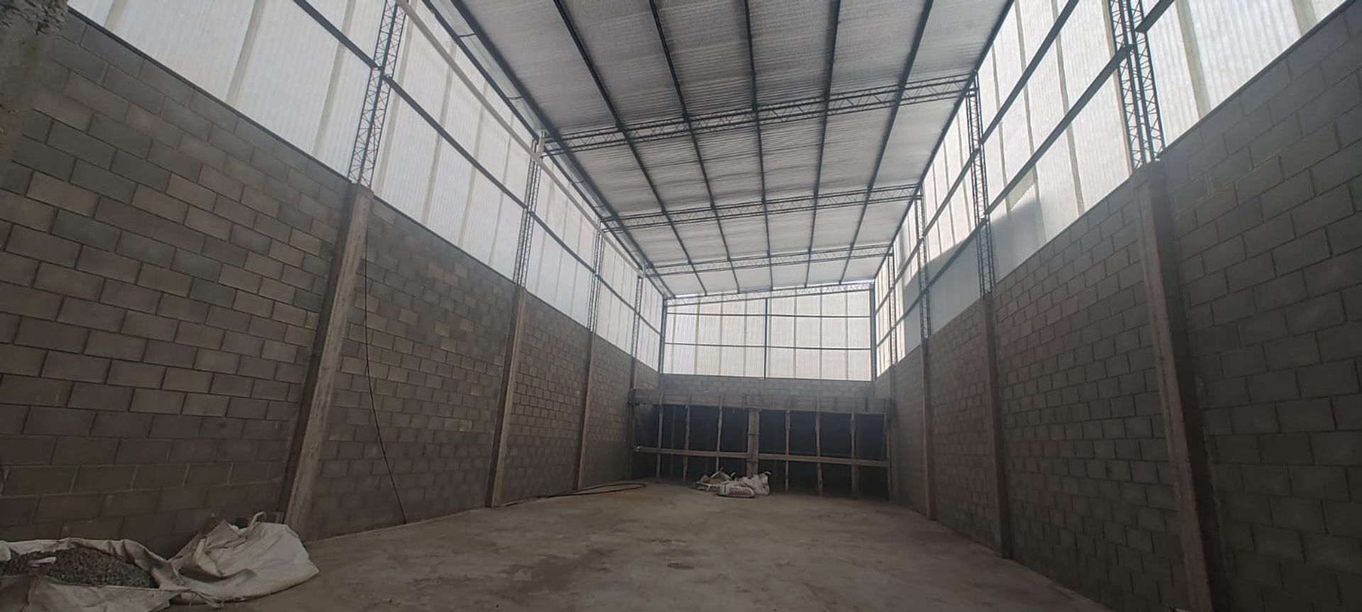 GALPON de 300m2 a estrenar San Fernando