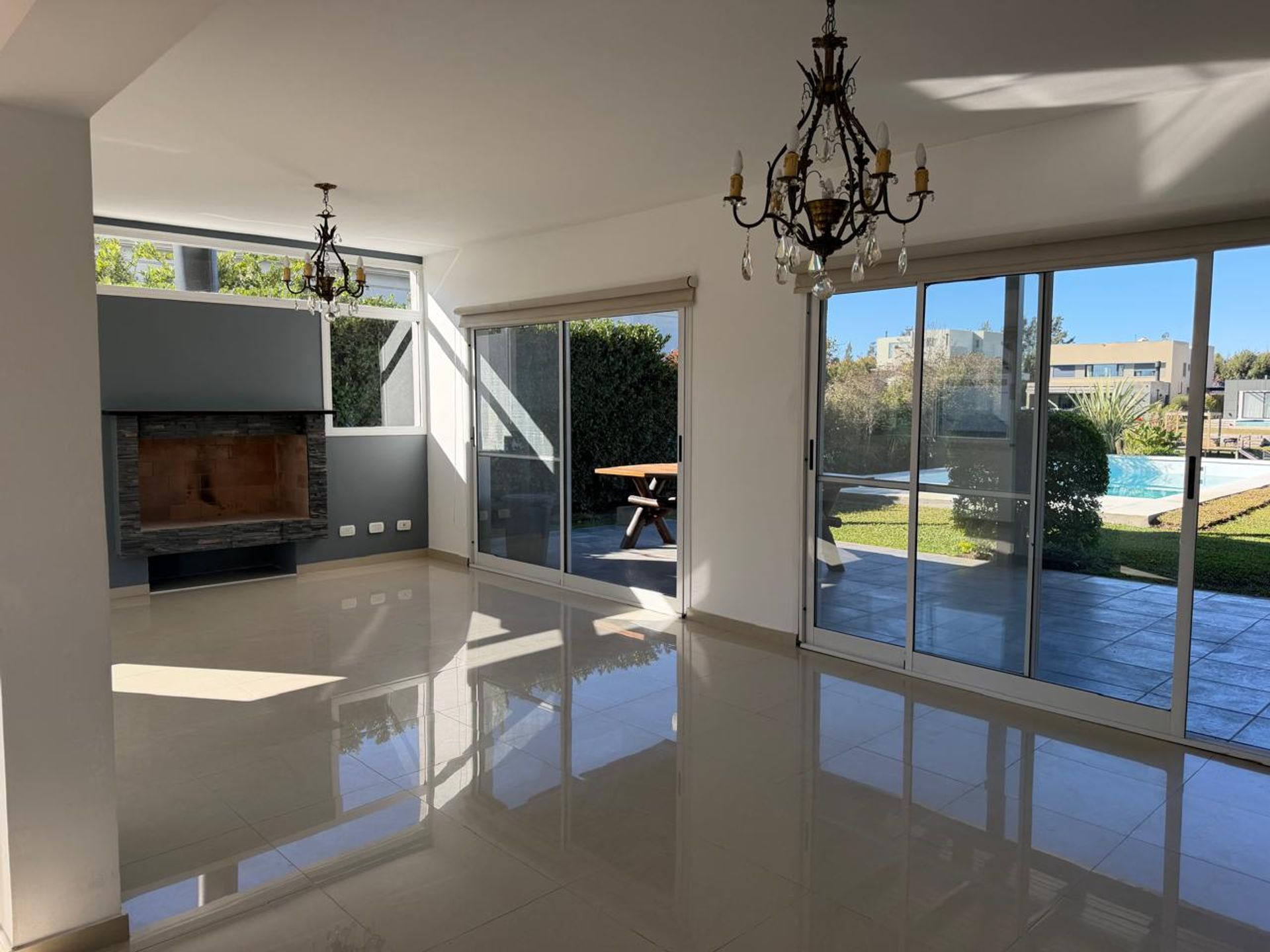 Venta Casa 6 Amb /Pileta B° San Marcos Villanueva