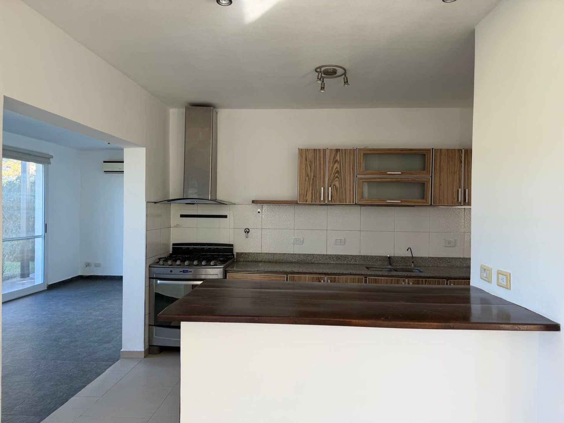 Venta Casa 6 Amb /Pileta B° San Marcos Villanueva