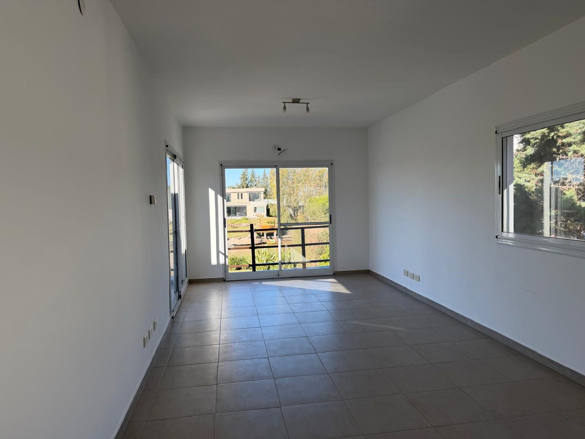 Venta Casa 6 Amb /Pileta B° San Marcos Villanueva