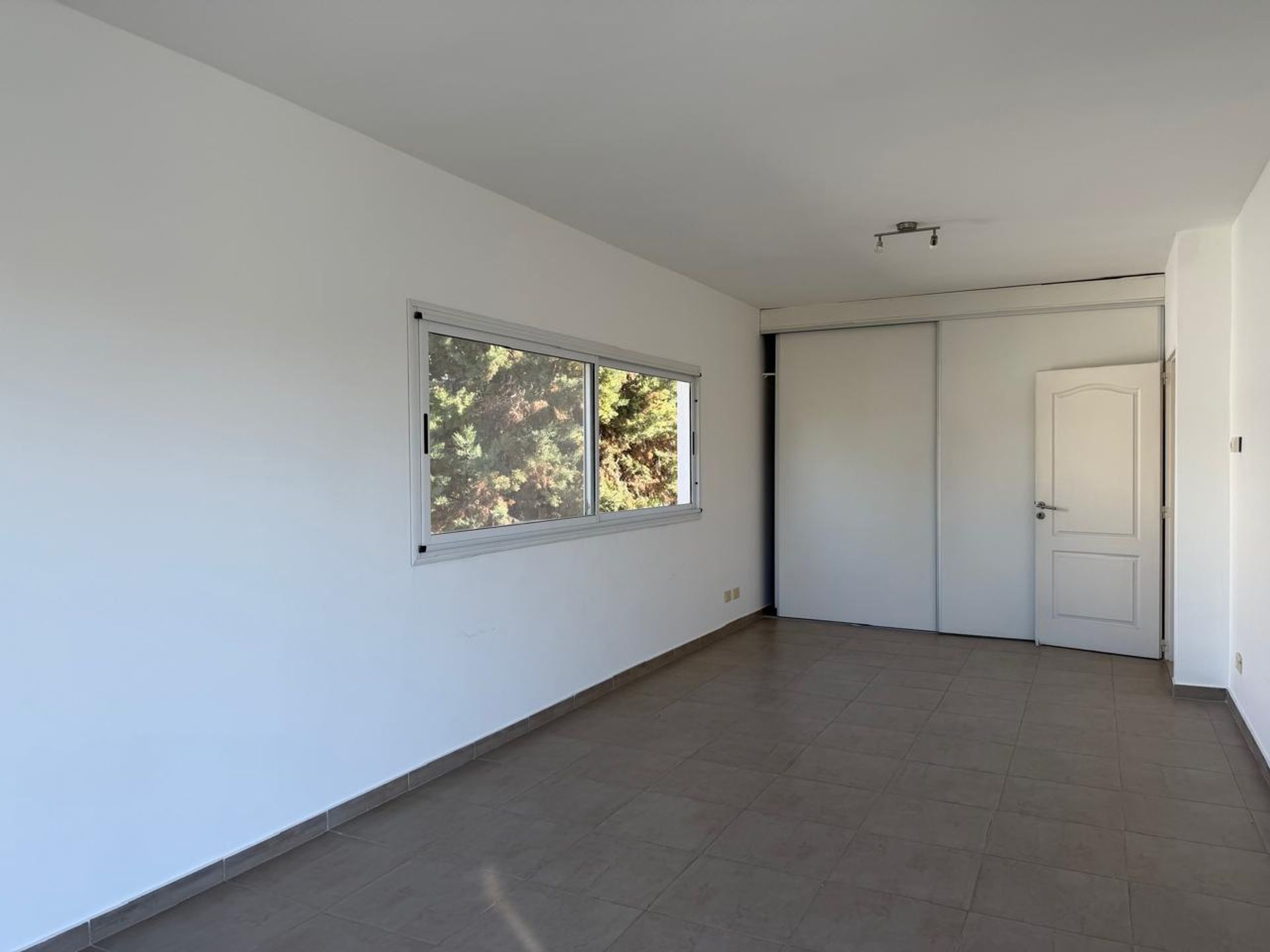 Venta Casa 6 Amb /Pileta B° San Marcos Villanueva