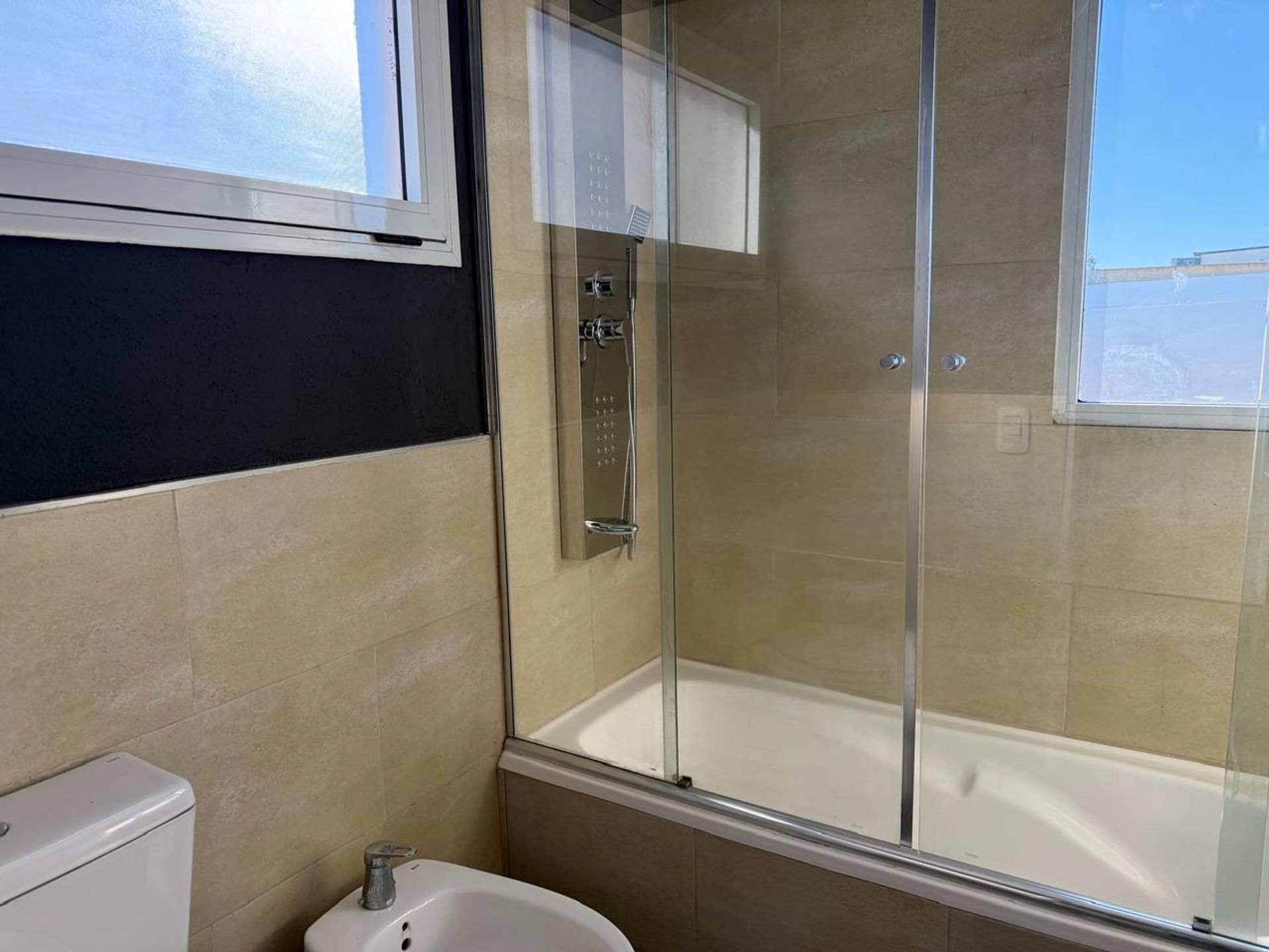 Venta Casa 6 Amb /Pileta B° San Marcos Villanueva