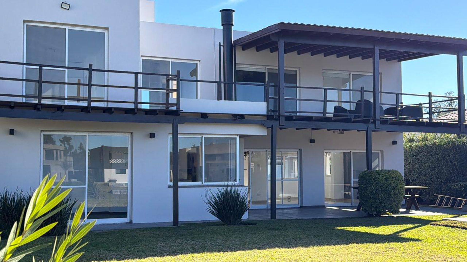 Venta Casa 6 Amb /Pileta B° San Marcos Villanueva