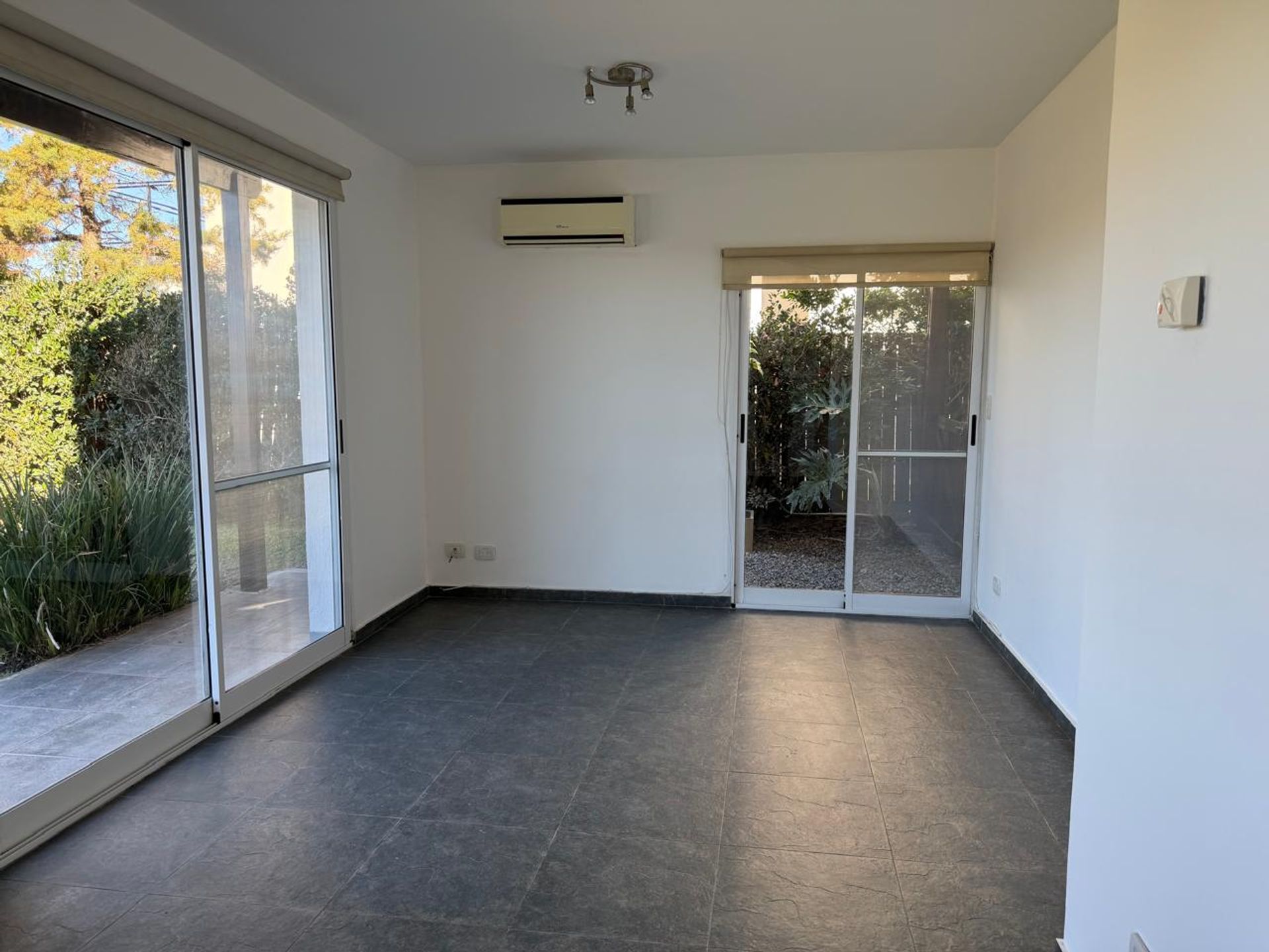 Venta Casa 6 Amb /Pileta B° San Marcos Villanueva