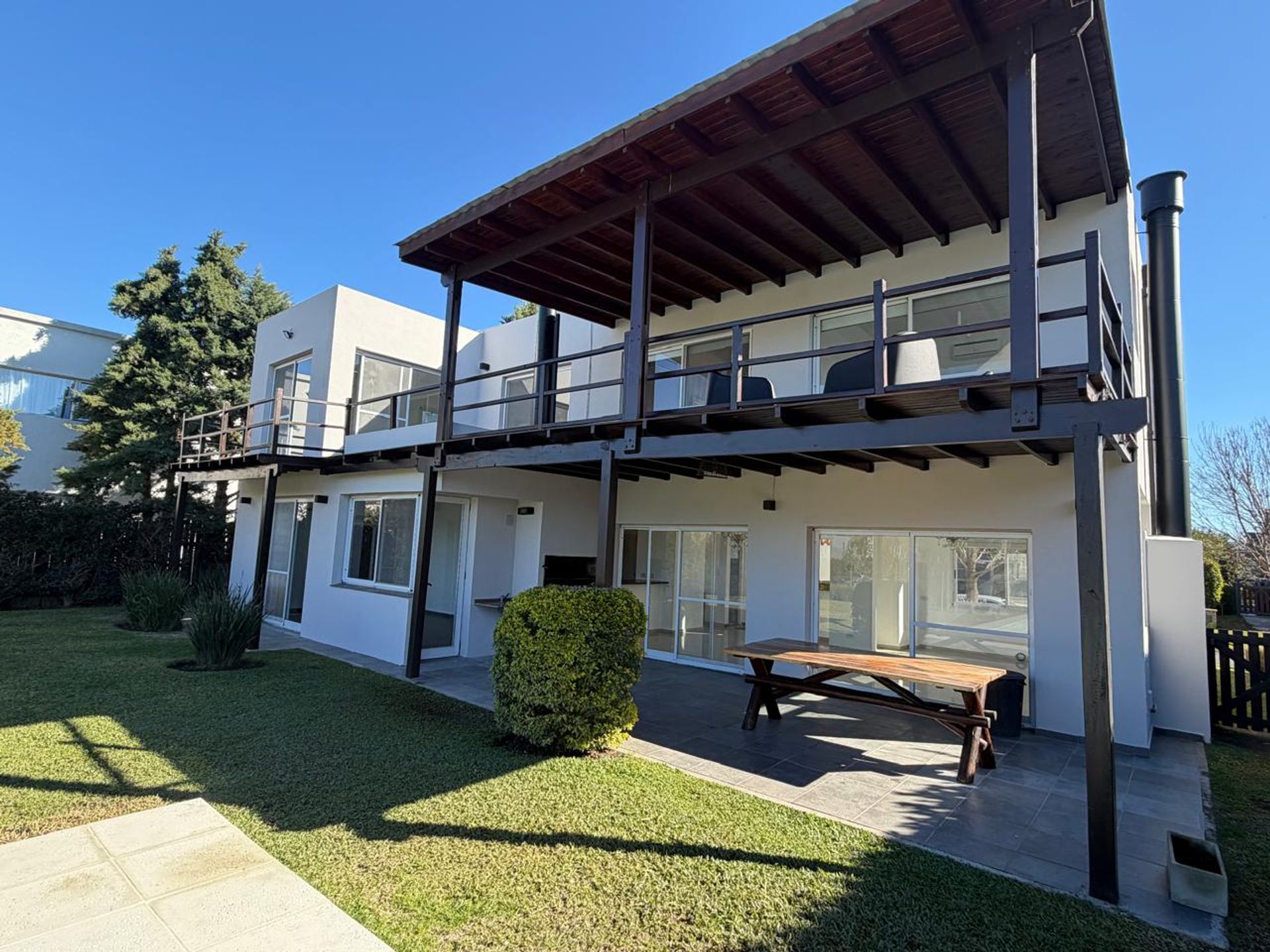 Venta Casa 6 Amb /Pileta B° San Marcos Villanueva