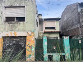 Commercial Zoning Lot for Sale Av Benavidez 500 m²