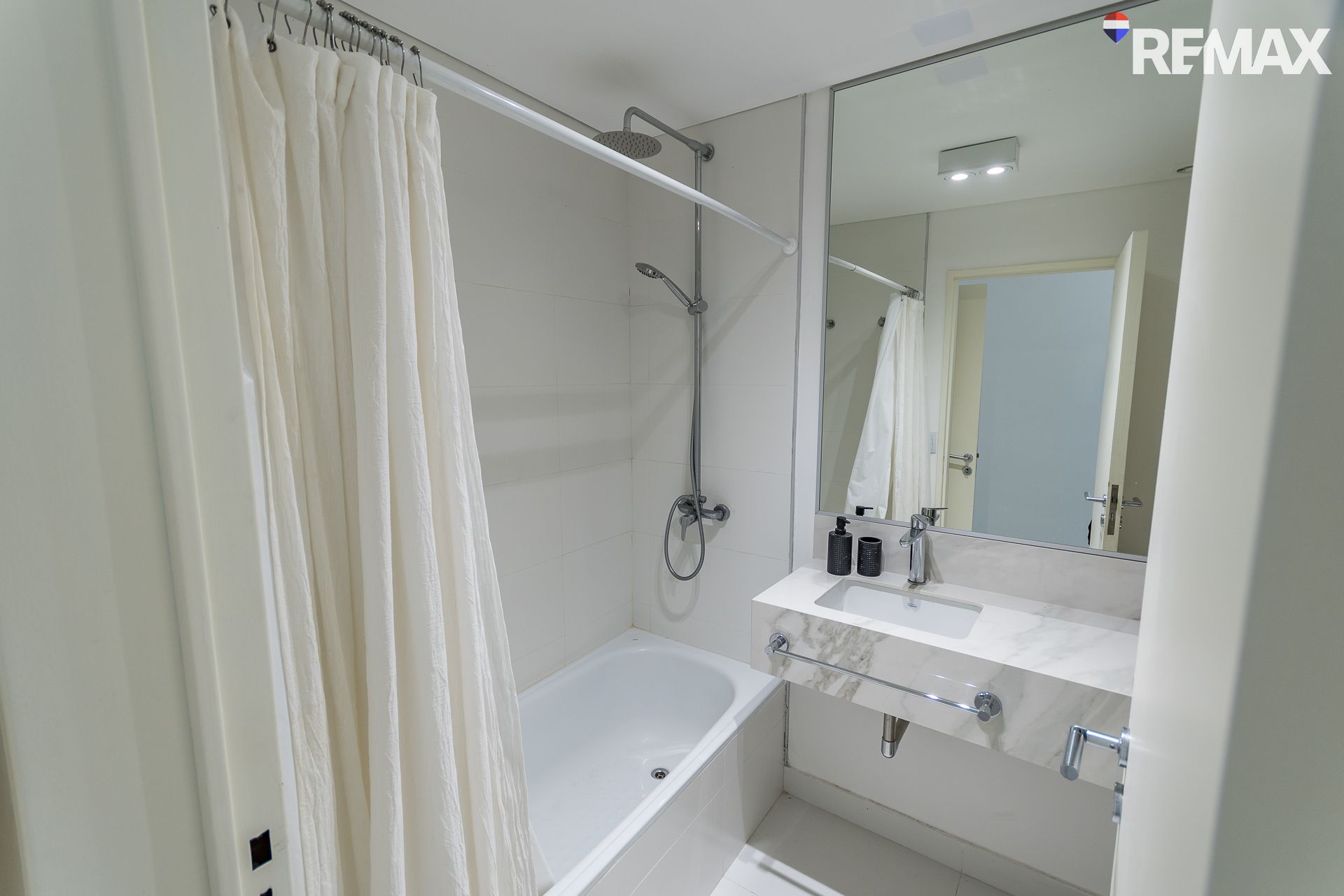 Dpto 4 amb c/cochera en VENTA, Remeros Beach,Tigre