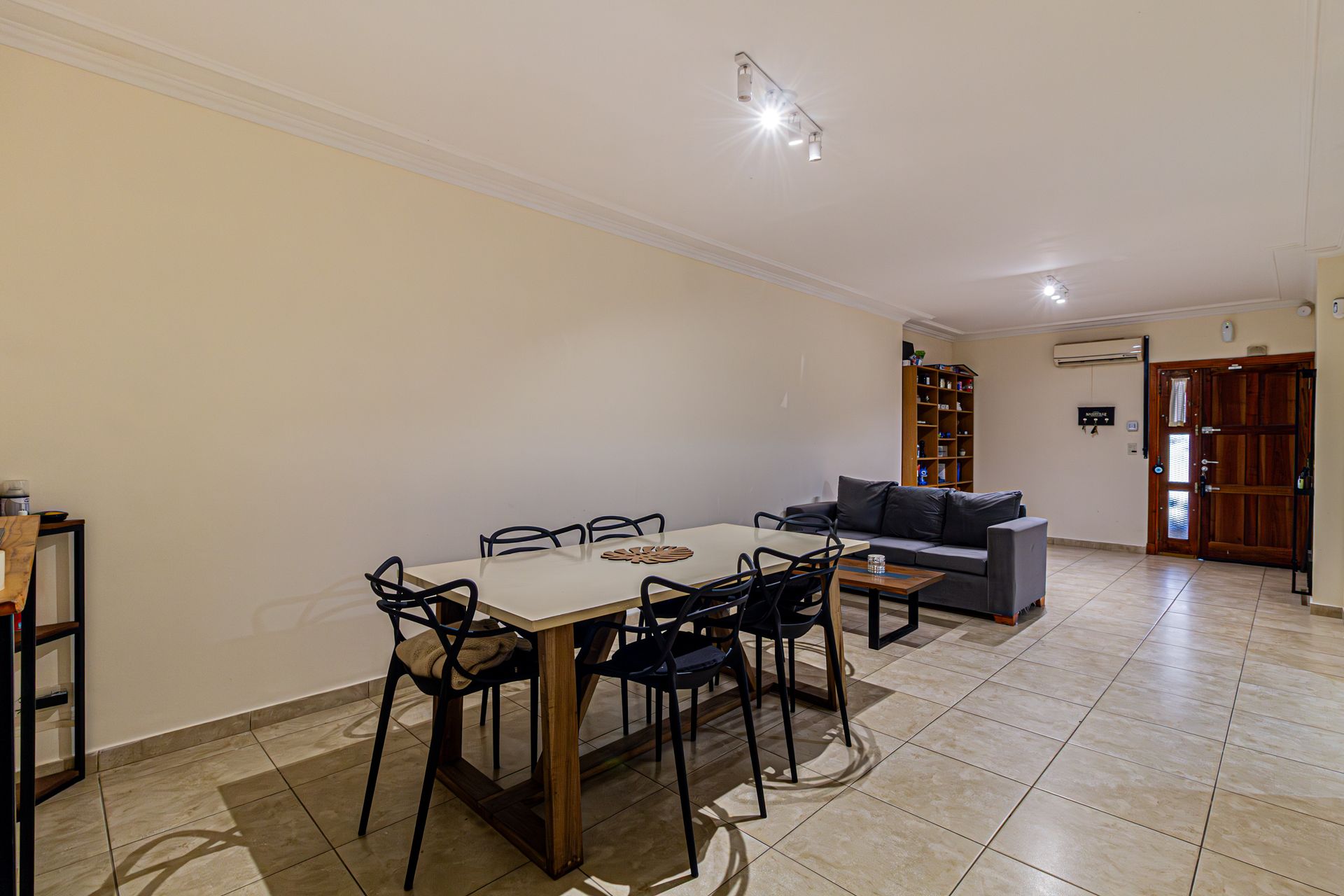 Casa En Venta En Martinez Con Cochera Y Jardin