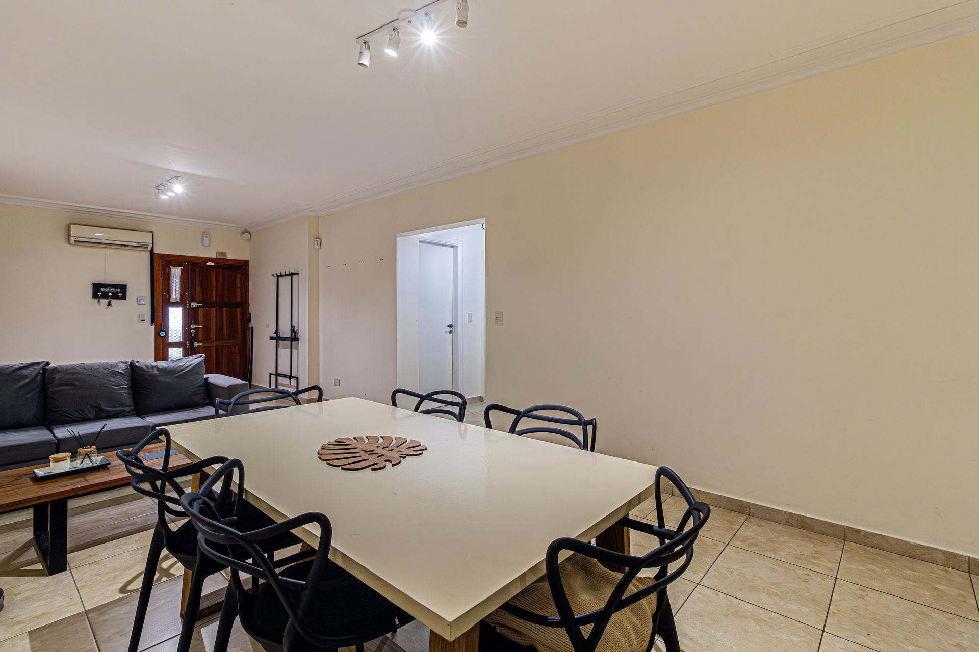 Casa En Venta En Martinez Con Cochera Y Jardin
