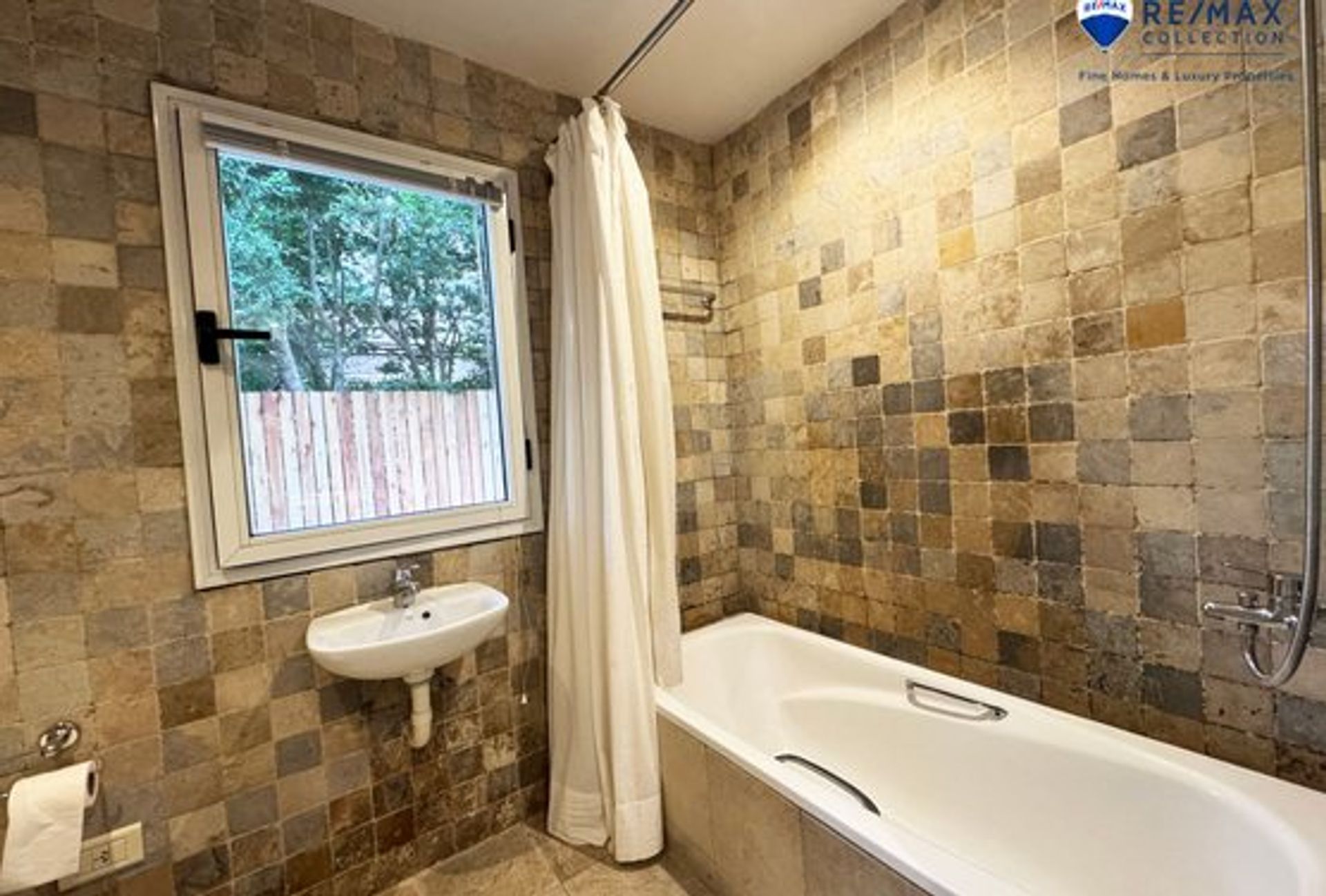 Venta Casa Con Jardin Y Pileta En Rincon Del Arca