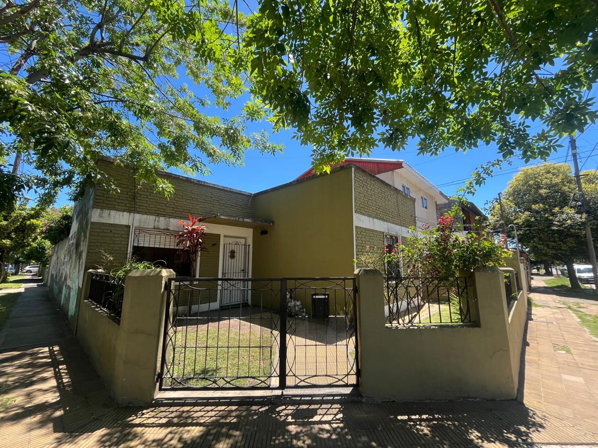 VENTA Casa 3 amb Jardin Cocheras Parri SAN ISIDRO