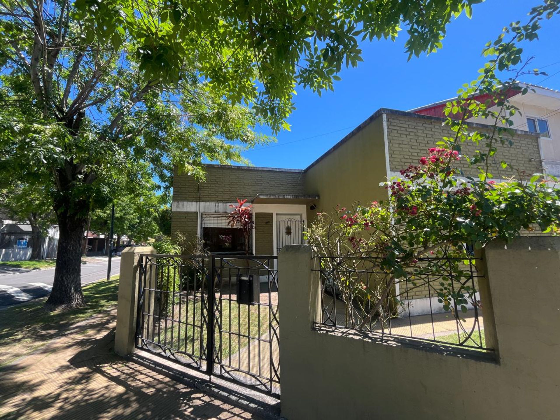 VENTA Casa 3 amb Jardin Cocheras Parri SAN ISIDRO