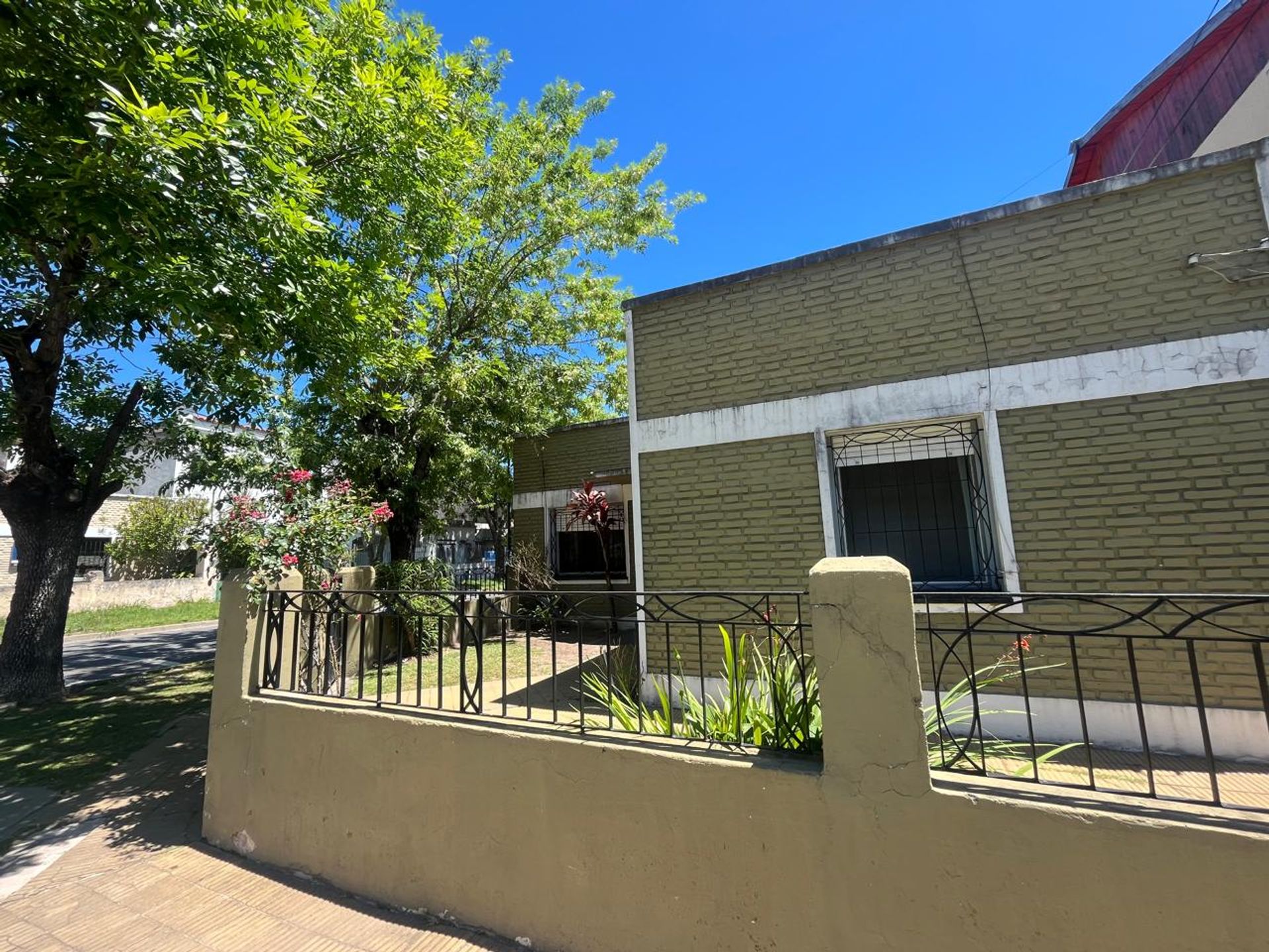 VENTA Casa 3 amb Jardin Cocheras Parri SAN ISIDRO