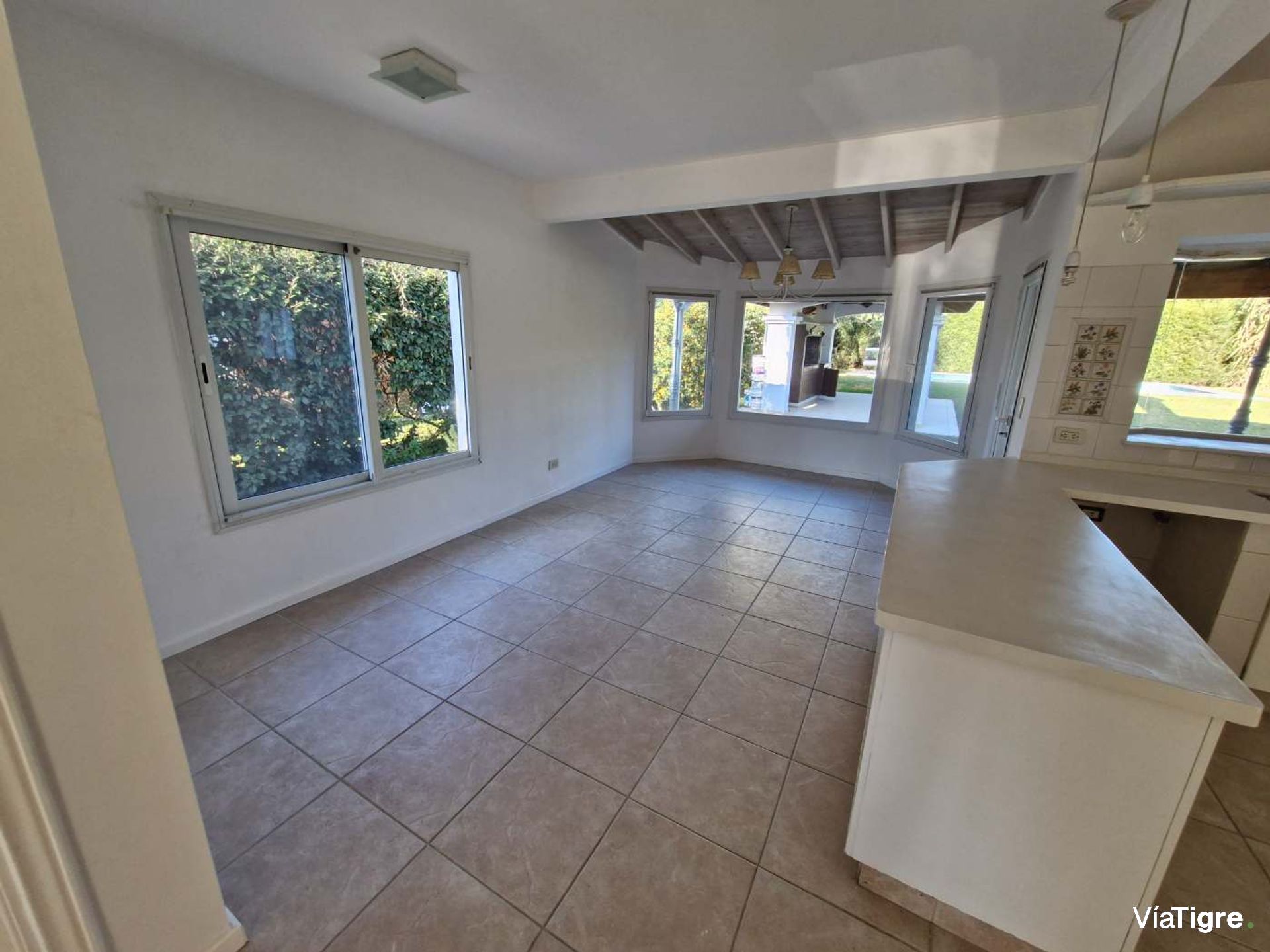 Casa En Santa María De Tigre Con Quincho Y Pileta