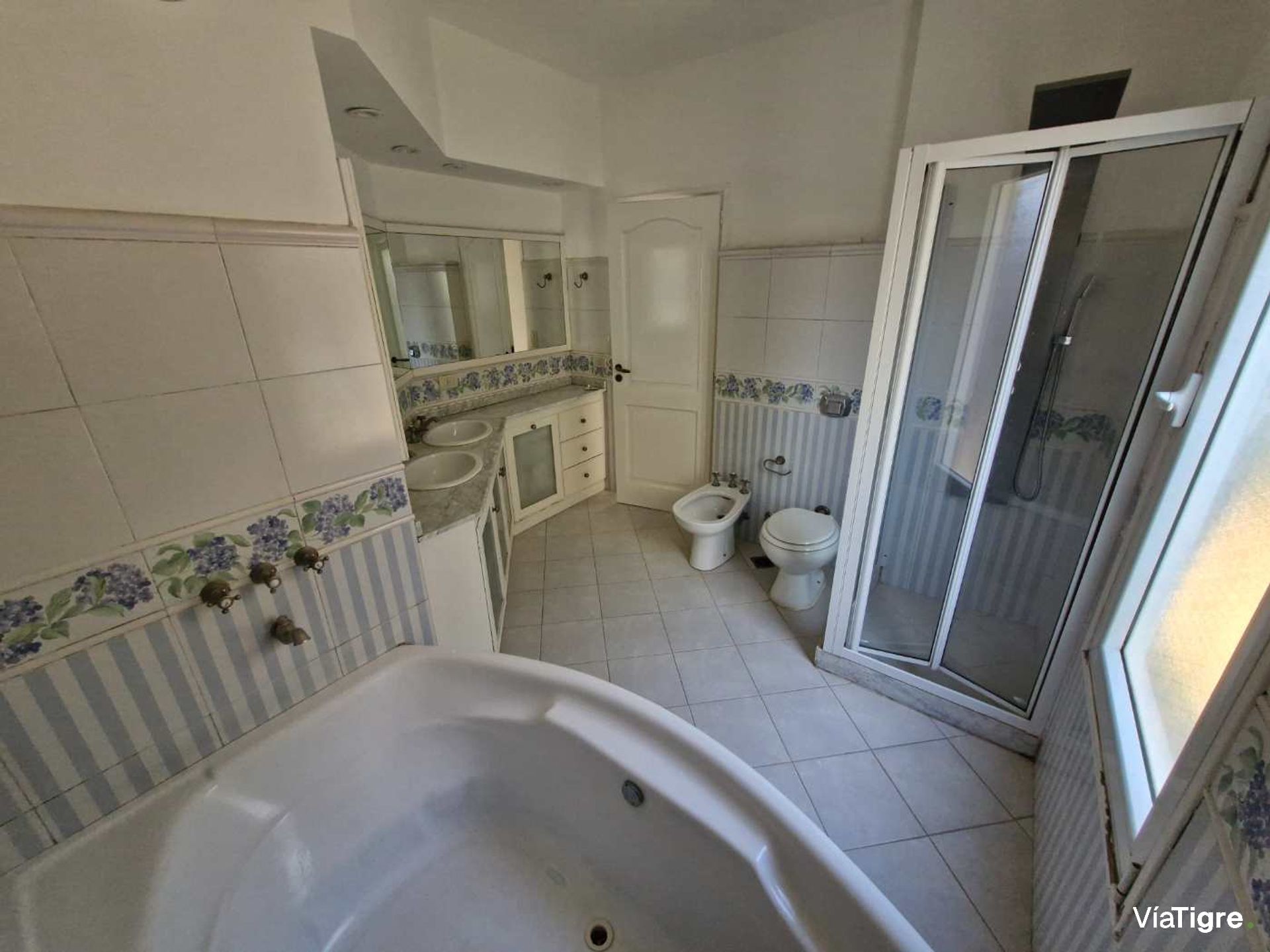 Casa En Santa María De Tigre Con Quincho Y Pileta