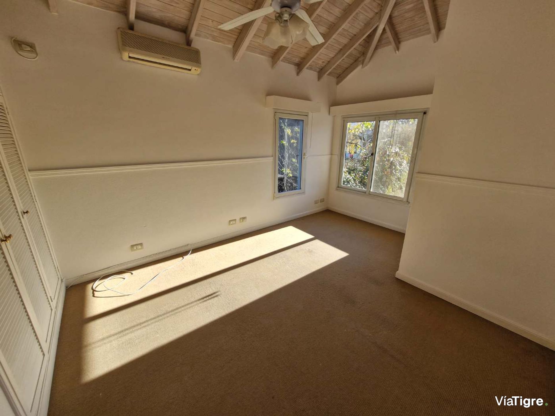 Casa En Santa María De Tigre Con Quincho Y Pileta