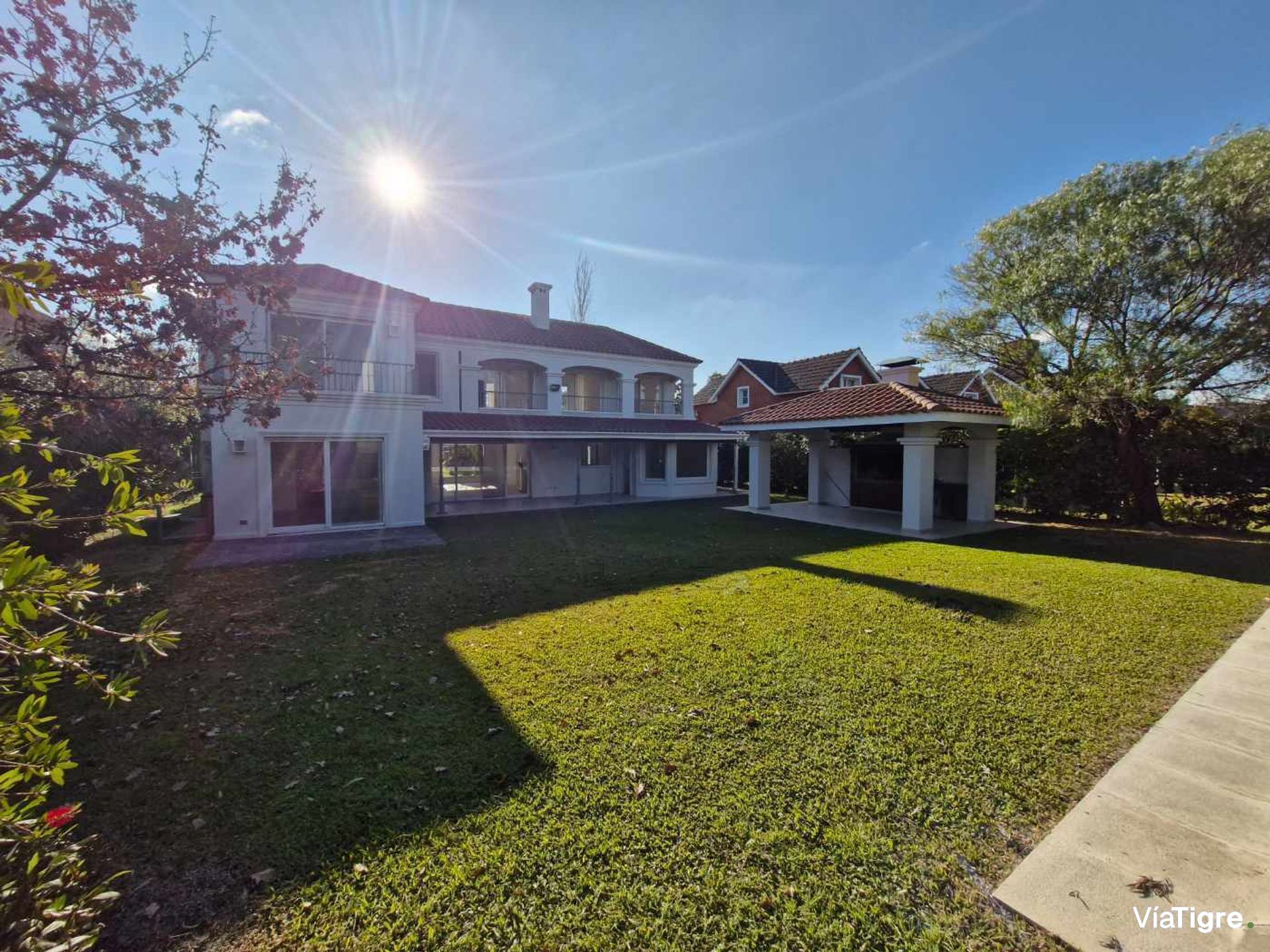 Casa En Santa María De Tigre Con Quincho Y Pileta