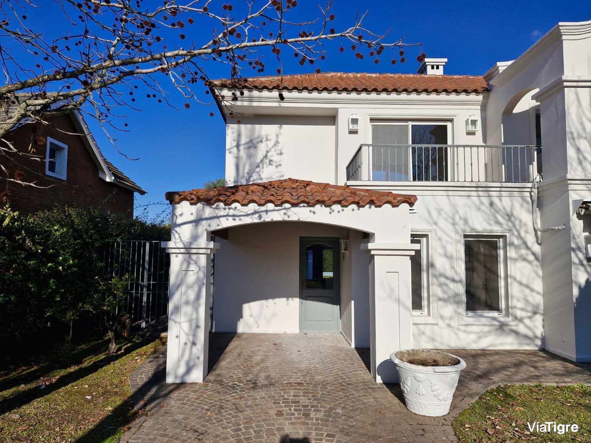 Casa En Santa María De Tigre Con Quincho Y Pileta