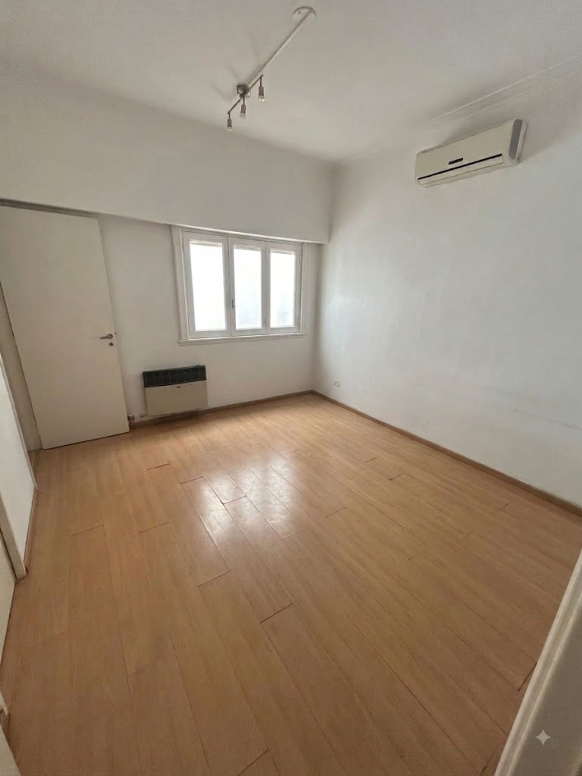 Ph 2 Ambientes 1° Piso Por Escalera Con Patio