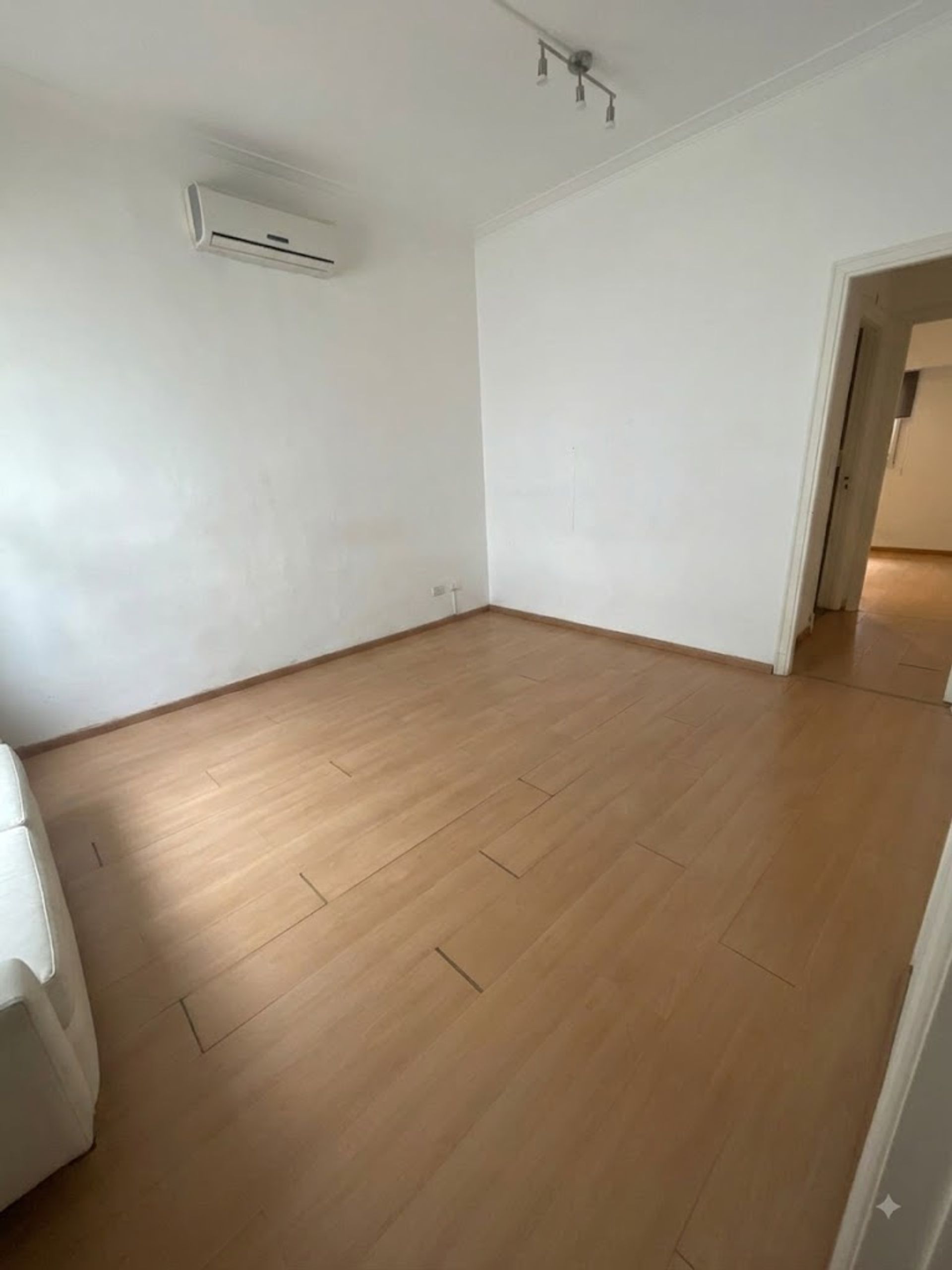 Ph 2 Ambientes 1° Piso Por Escalera Con Patio