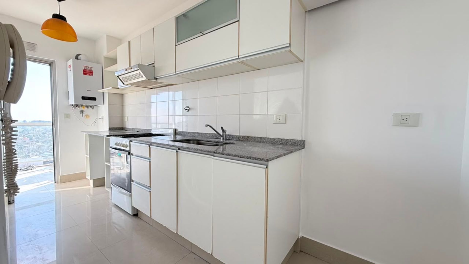 VENDE DEPARTAMENTO 2 AMB piso 14 CON COCHERA