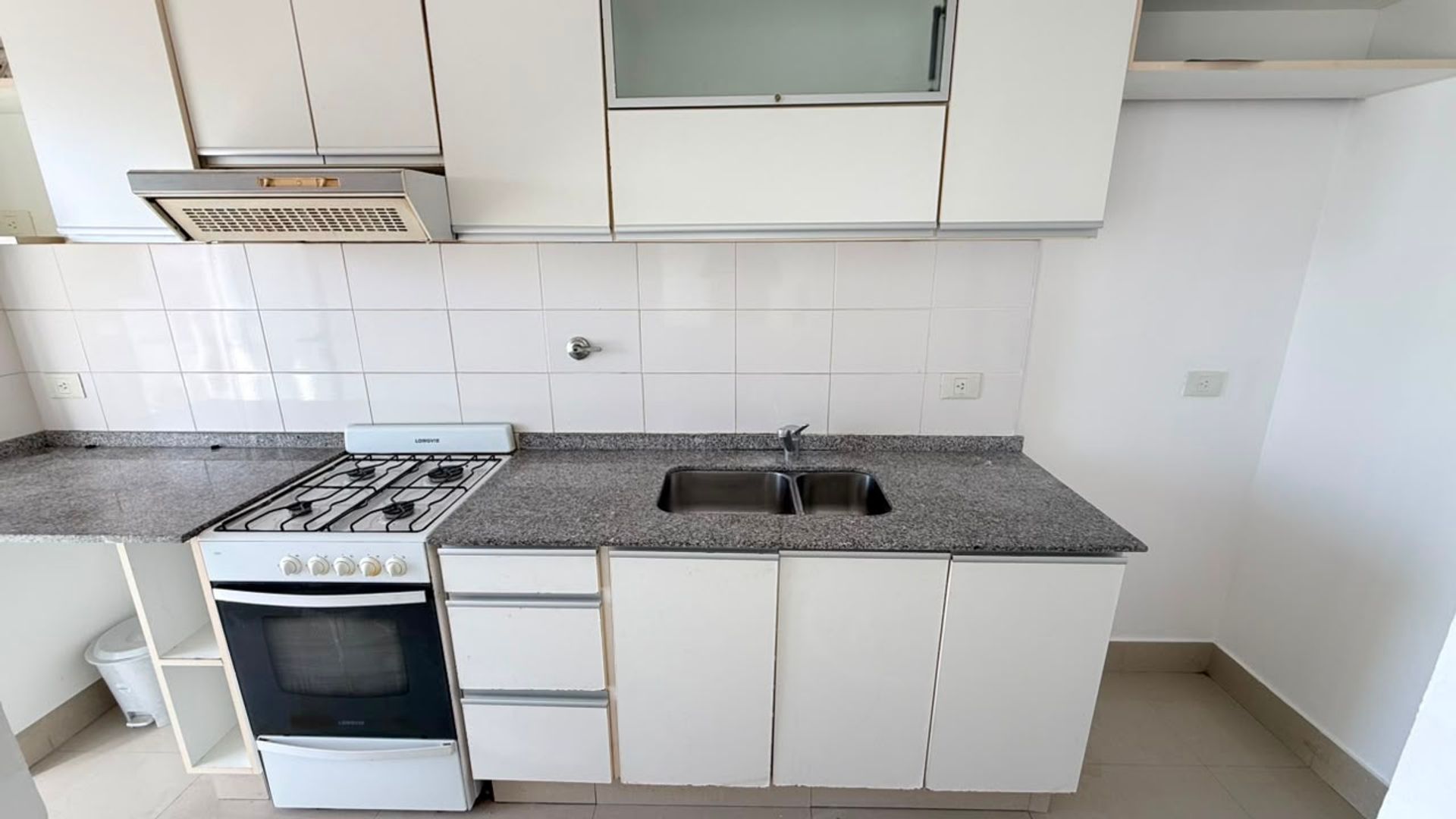 VENDE DEPARTAMENTO 2 AMB piso 14 CON COCHERA