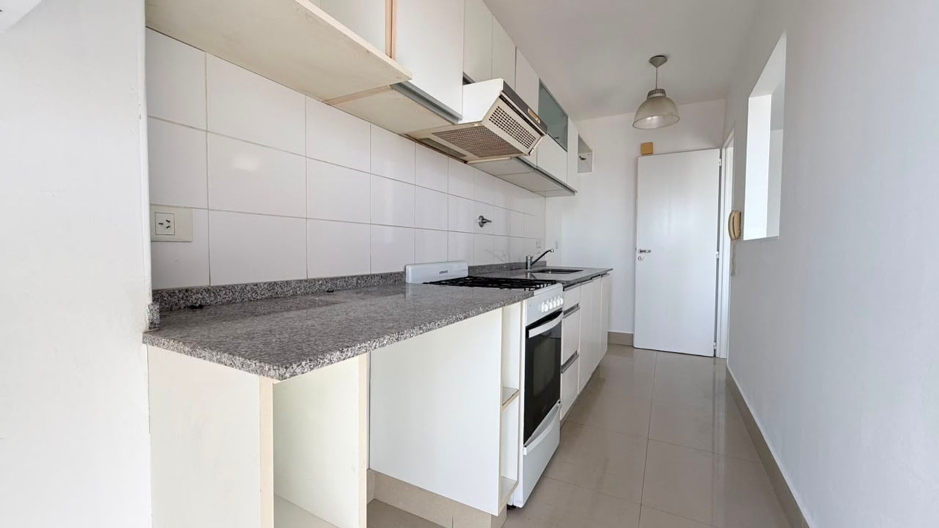 VENDE DEPARTAMENTO 2 AMB piso 14 CON COCHERA