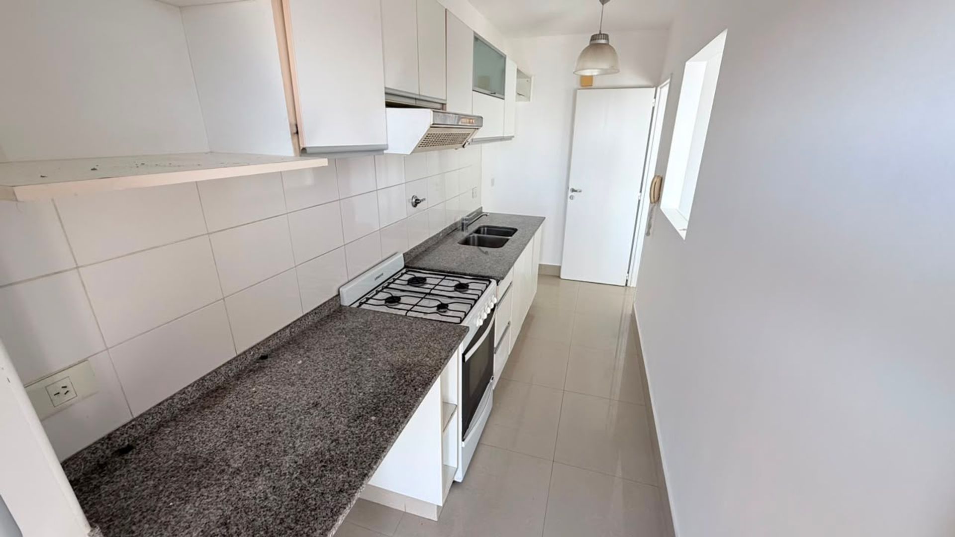 VENDE DEPARTAMENTO 2 AMB piso 14 CON COCHERA