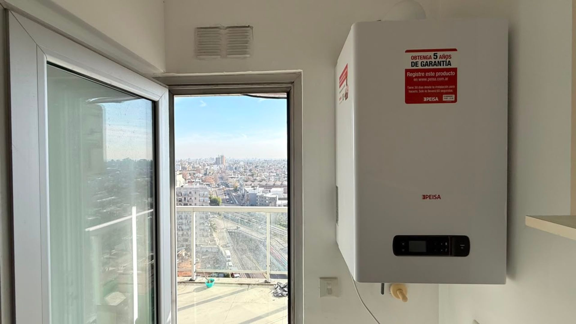 VENDE DEPARTAMENTO 2 AMB piso 14 CON COCHERA