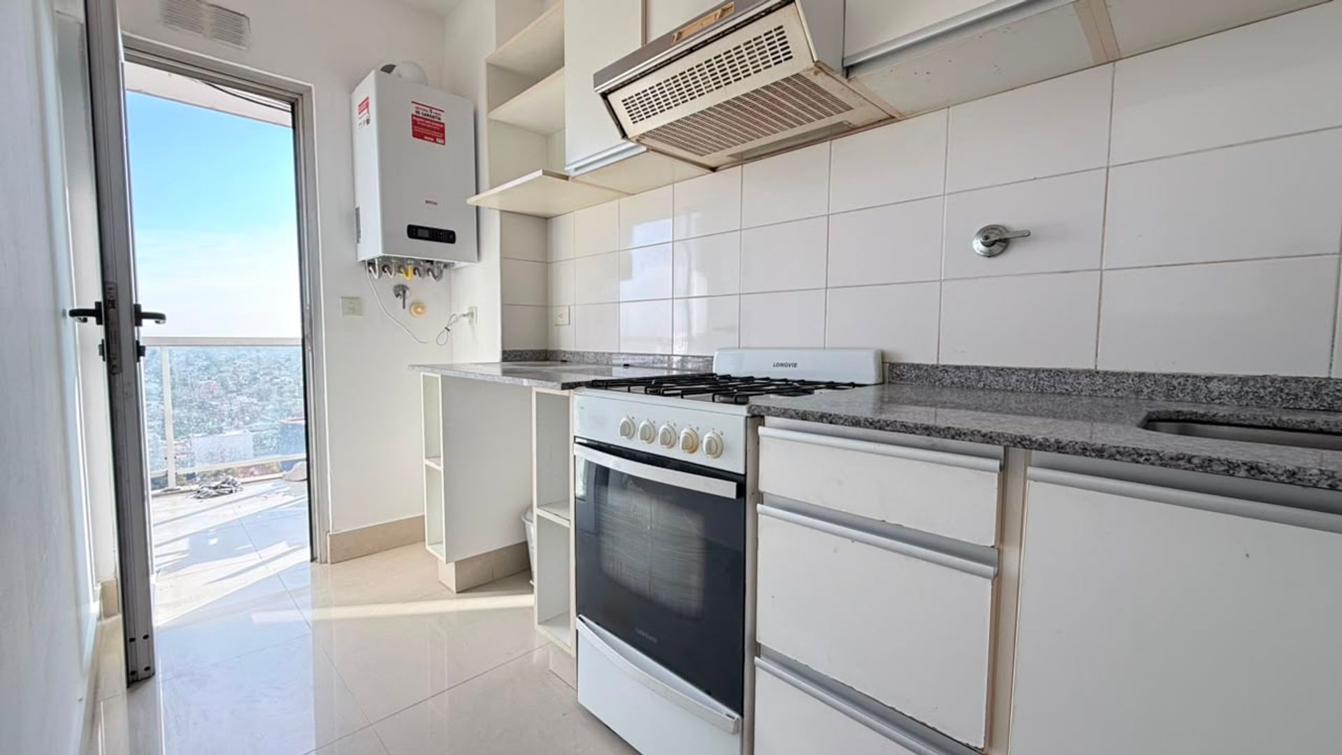VENDE DEPARTAMENTO 2 AMB piso 14 CON COCHERA