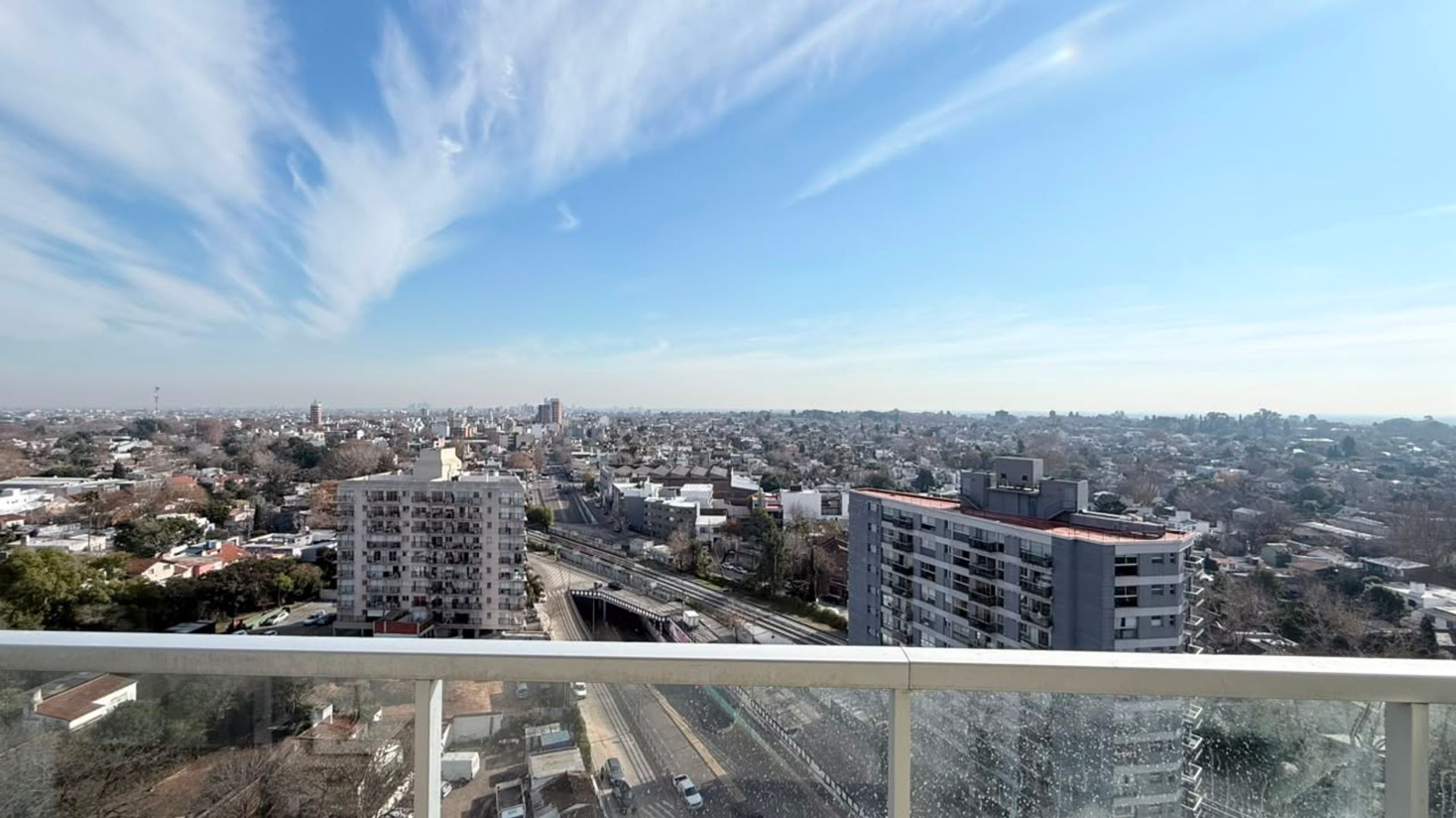 VENDE DEPARTAMENTO 2 AMB piso 14 CON COCHERA
