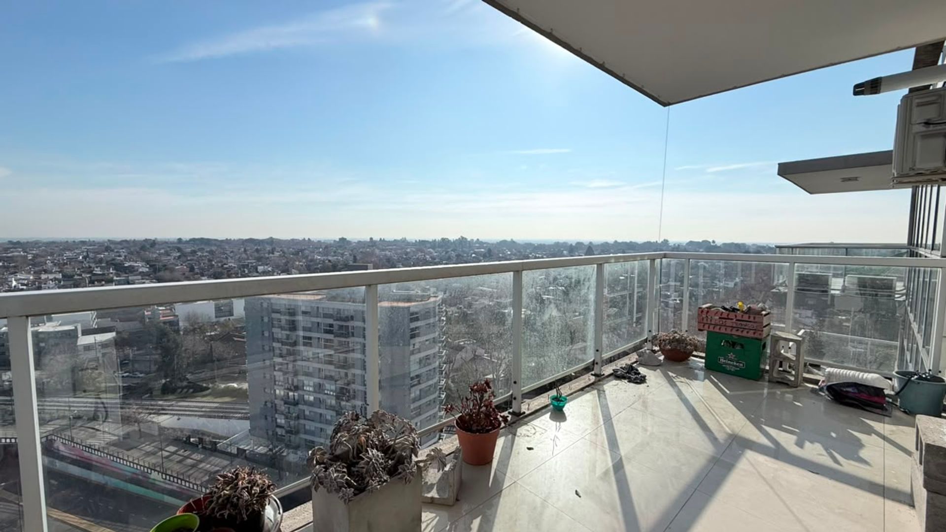 VENDE DEPARTAMENTO 2 AMB piso 14 CON COCHERA