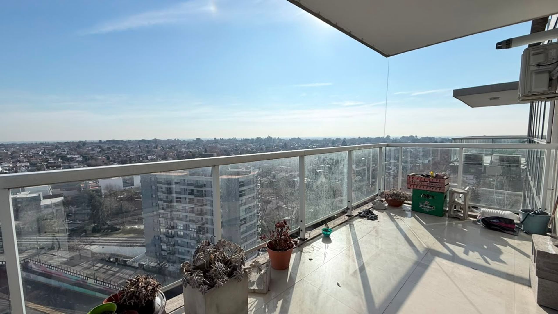 VENDE DEPARTAMENTO 2 AMB piso 14 CON COCHERA