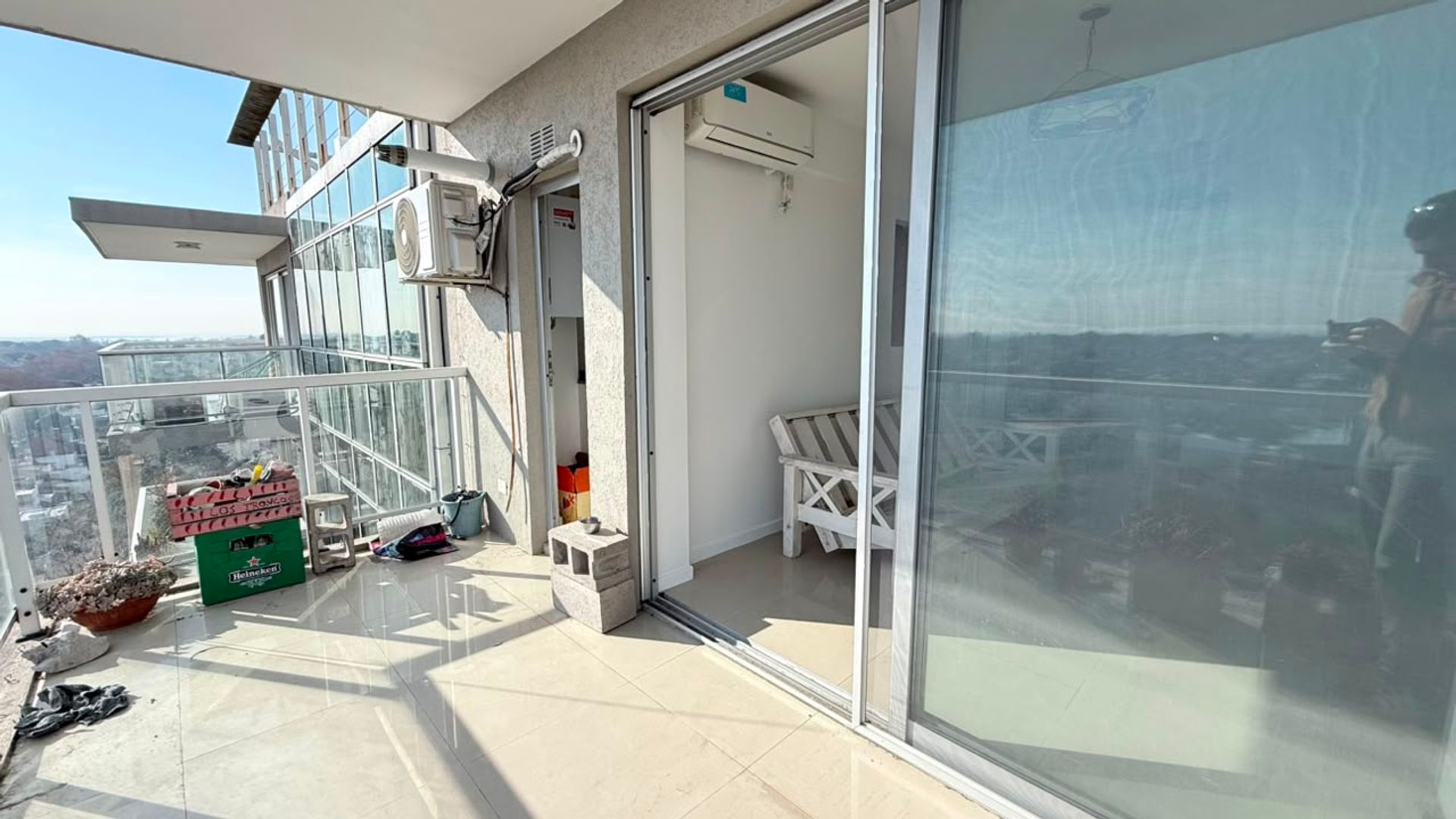 VENDE DEPARTAMENTO 2 AMB piso 14 CON COCHERA