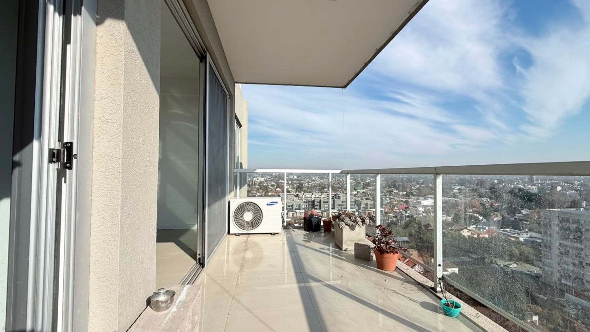 VENDE DEPARTAMENTO 2 AMB piso 14 CON COCHERA