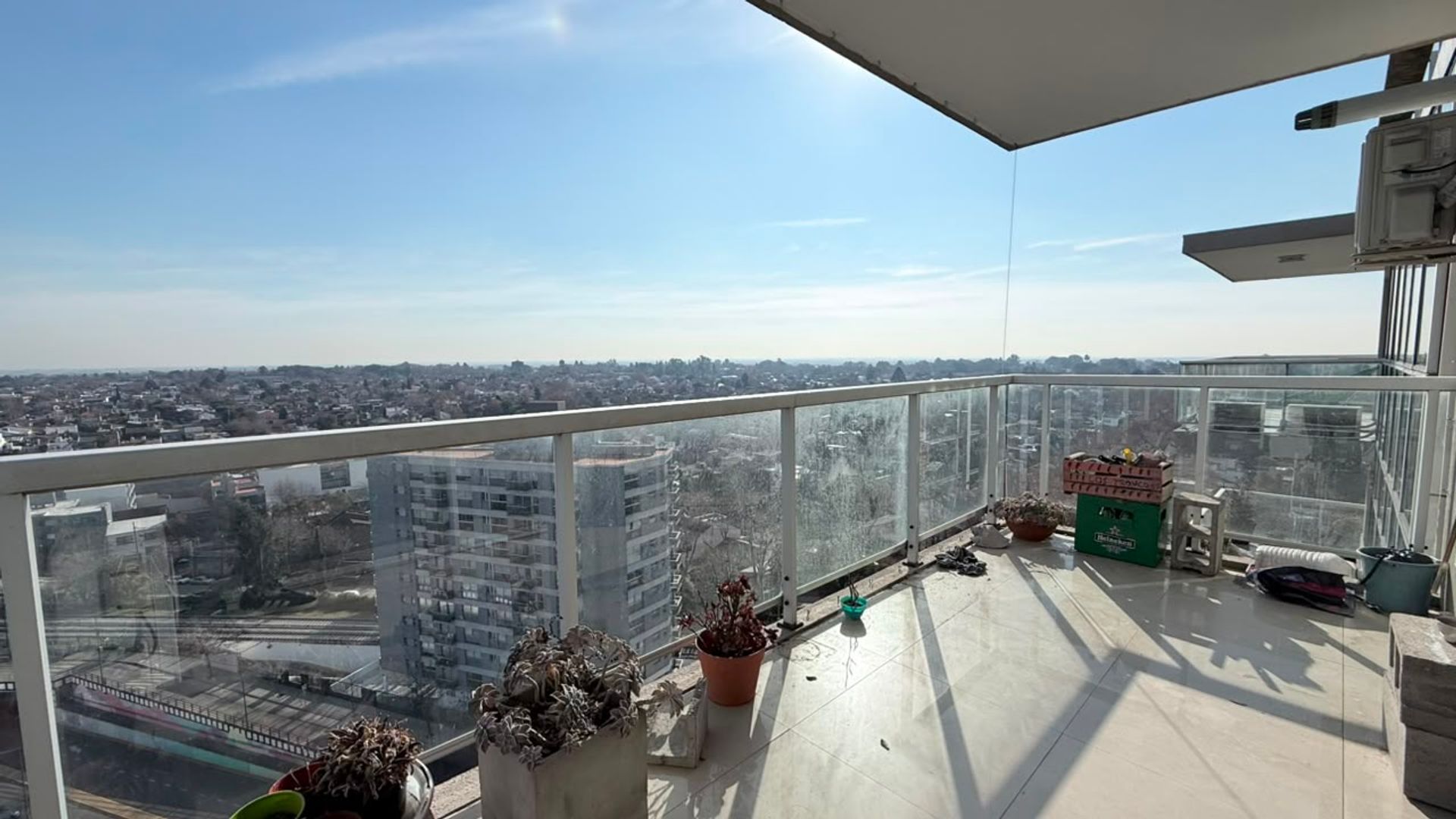VENDE DEPARTAMENTO 2 AMB piso 14 CON COCHERA